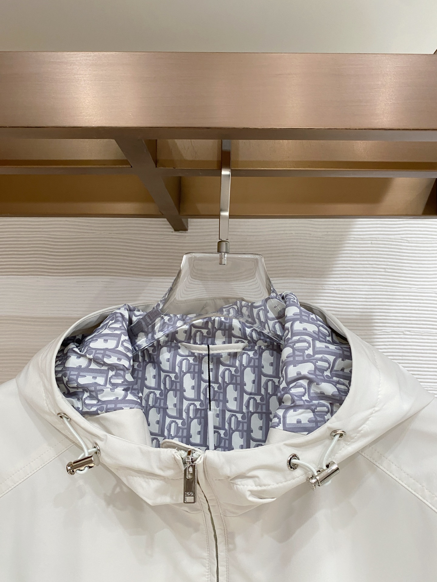 Dior 迪奥 2026ss春季新款连帽夹克外套全高端版本！高定专柜面料辅料，透气舒适度高，细节无可挑剔