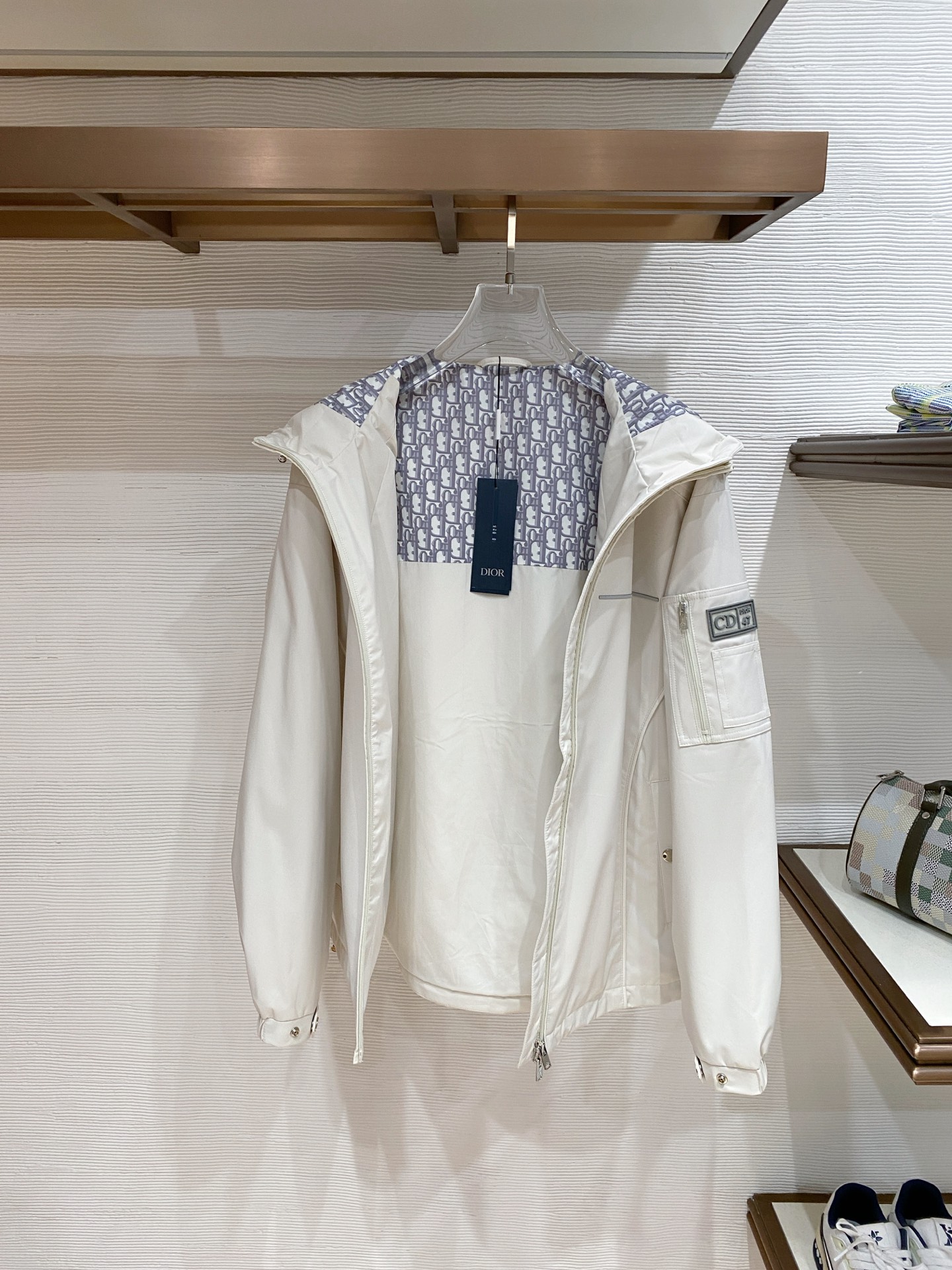 Dior 迪奥 2026ss春季新款连帽夹克外套全高端版本！高定专柜面料辅料，透气舒适度高，细节无可挑剔