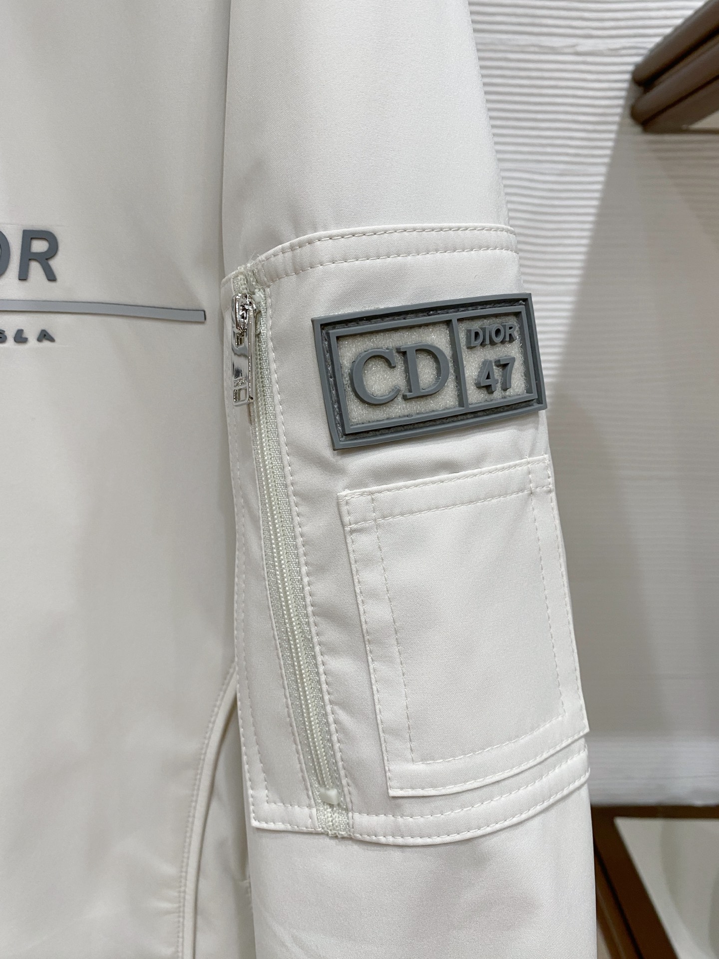 Dior 迪奥 2026ss春季新款连帽夹克外套全高端版本！高定专柜面料辅料，透气舒适度高，细节无可挑剔