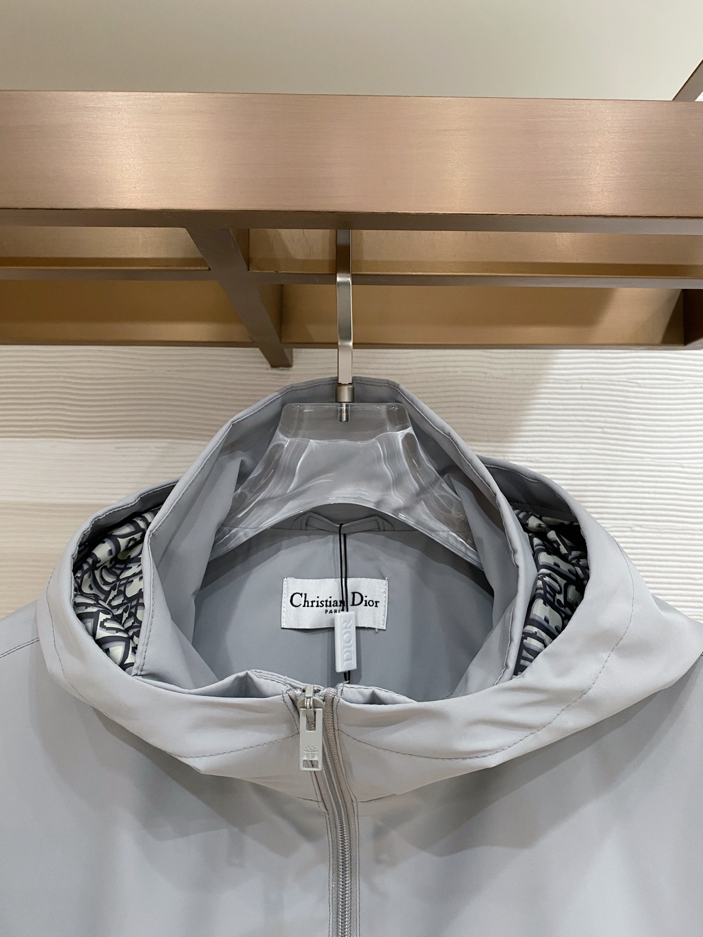 Dior 迪奥 2026ss春季新款连帽夹克外套全高端版本！高定专柜面料辅料，透气舒适度高，细节无可挑剔