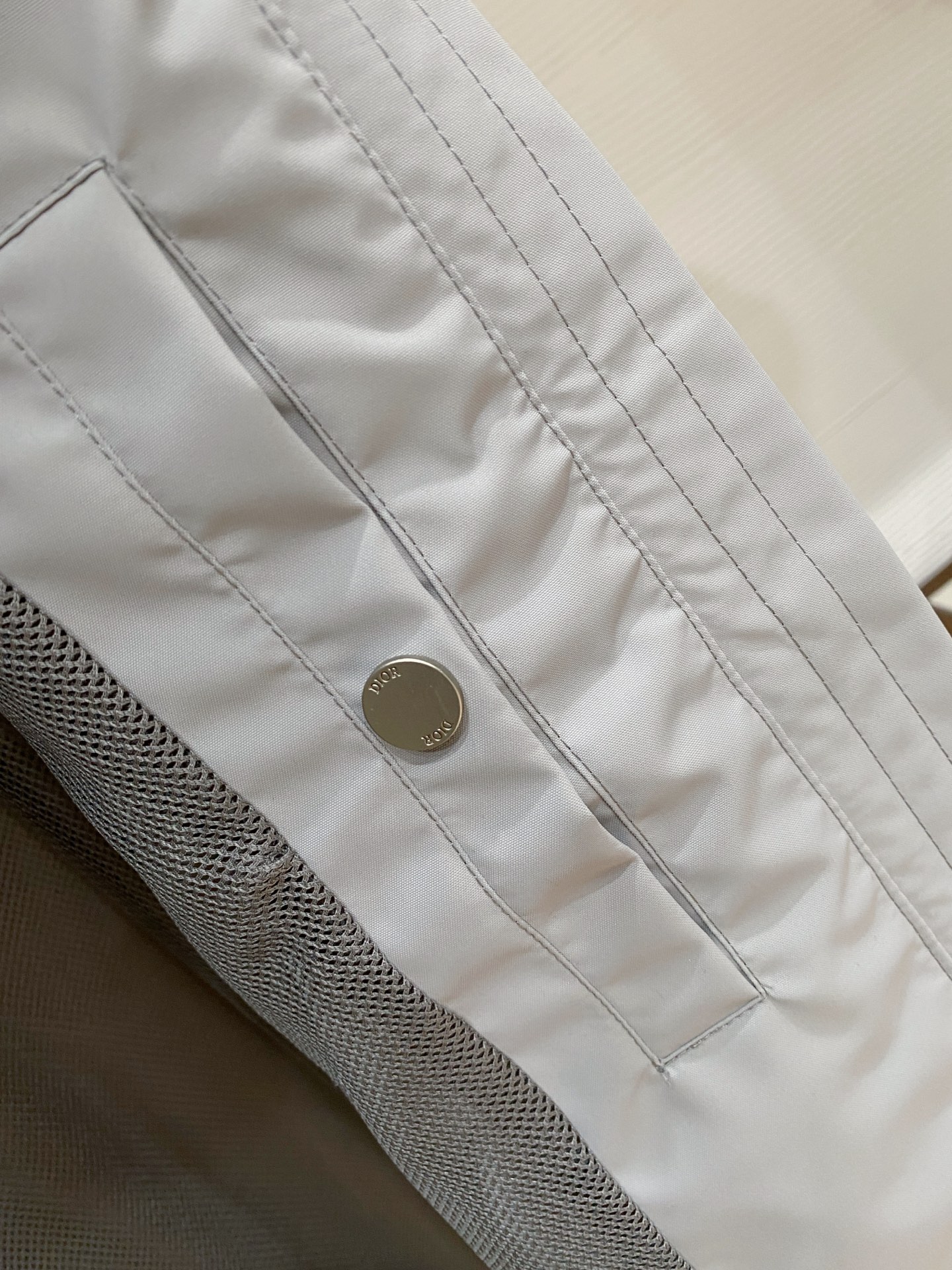 Dior 迪奥 2026ss春季新款连帽夹克外套全高端版本！高定专柜面料辅料，透气舒适度高，细节无可挑剔