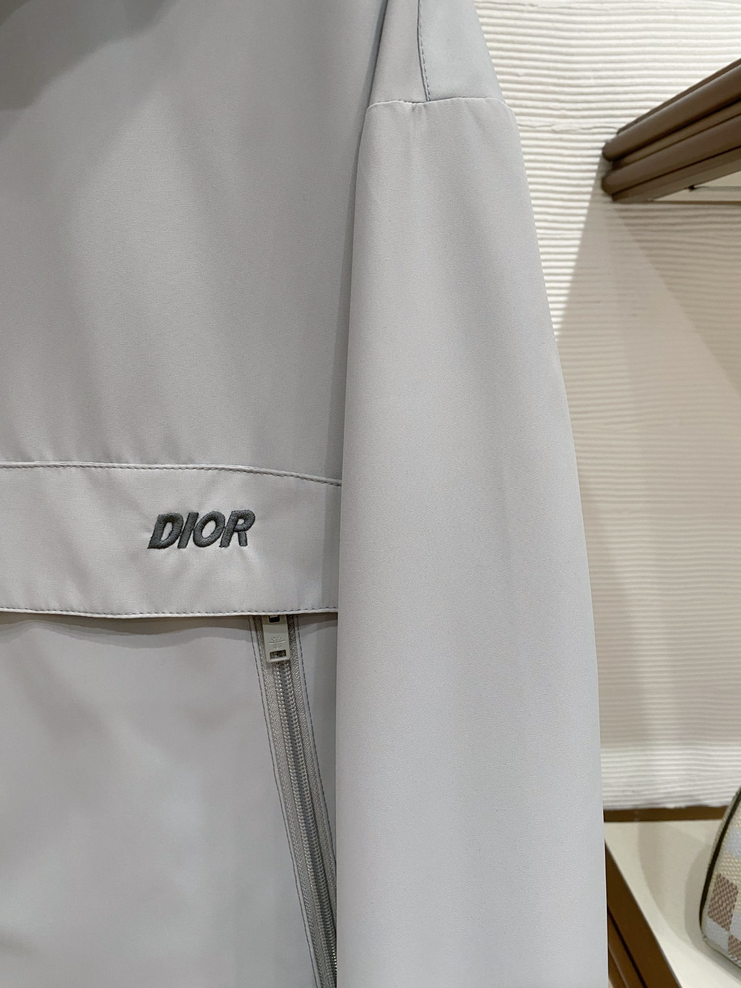 Dior 迪奥 2026ss春季新款连帽夹克外套全高端版本！高定专柜面料辅料，透气舒适度高，细节无可挑剔