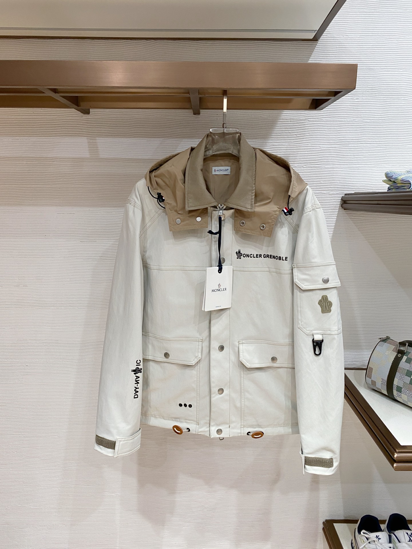 Moncler 蒙口 2026ss春季新款 官网同款男士夹克外套，原单三标齐全高端版本 定制面料 透气舒