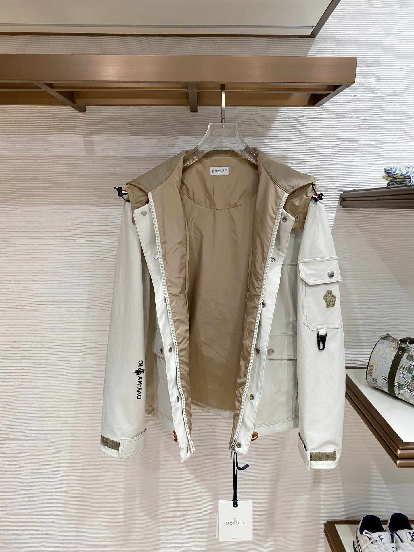 Moncler 蒙口 2026ss春季新款 官网同款男士夹克外套，原单三标齐全高端版本 定制面料 透气舒