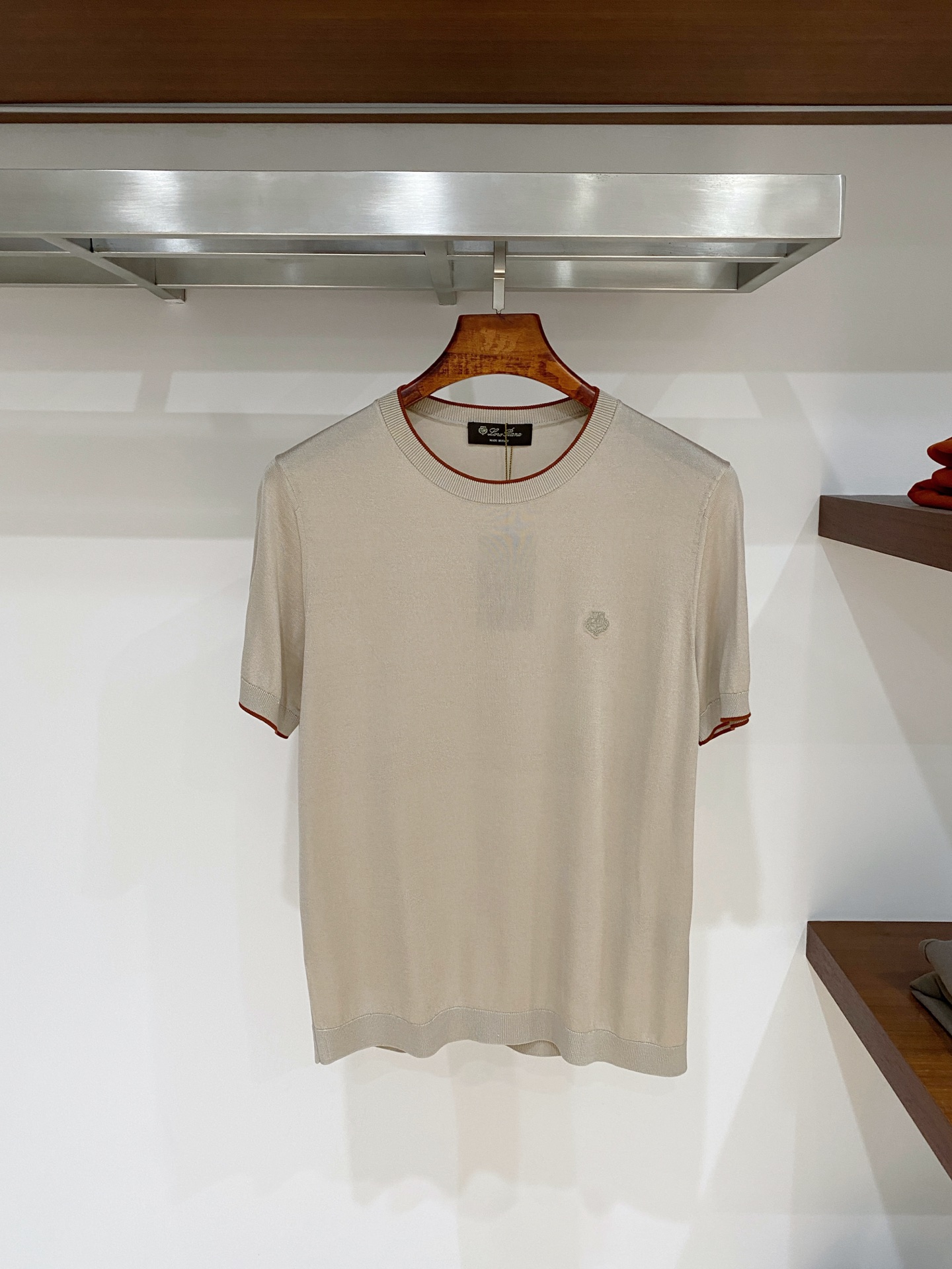 NO:733004,High-end goods > 26 new models (acetic acid/tencel/mulberry silk/blended) are on sale simultaneously on the official website of the counter! All auxiliary materials are original custom-made and genuine orders from trading companies. Advanced custom-made imported fabrics are extracted from natural plant fibers. They are lighter and thinner than ordinary cotton fabrics. They are soft to the touch and comfortable to wear. They are not easy to irritate the skin at all. The fabric has good hygroscopicity and breathability. Size: 48-56,,19860909高级货>26新款(醋酸/天丝/桑蚕丝/混纺)专柜官网同步发售！辅料全部原版定制出品,贸易公司真品订单.高级定制进口面料,以天然植物纖維提炼出来,比一般棉织物轻薄 手感柔软,穿着舒适 完全不易有刺激皮肤 面料吸湿性、透气性良好 尺码: 48-56,,,Men's clothing