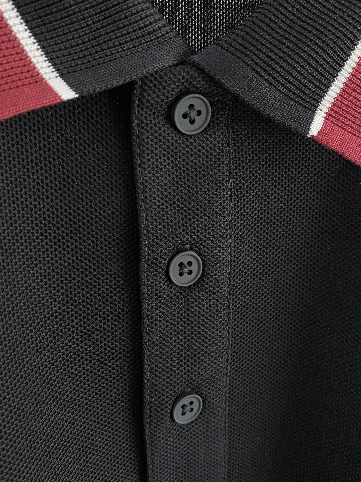 🌟 Mon# 26春夏 专属标识Polo衫短袖T恤 经典的翻领裁剪工艺从未停止.既不单调也不复杂,匠心之