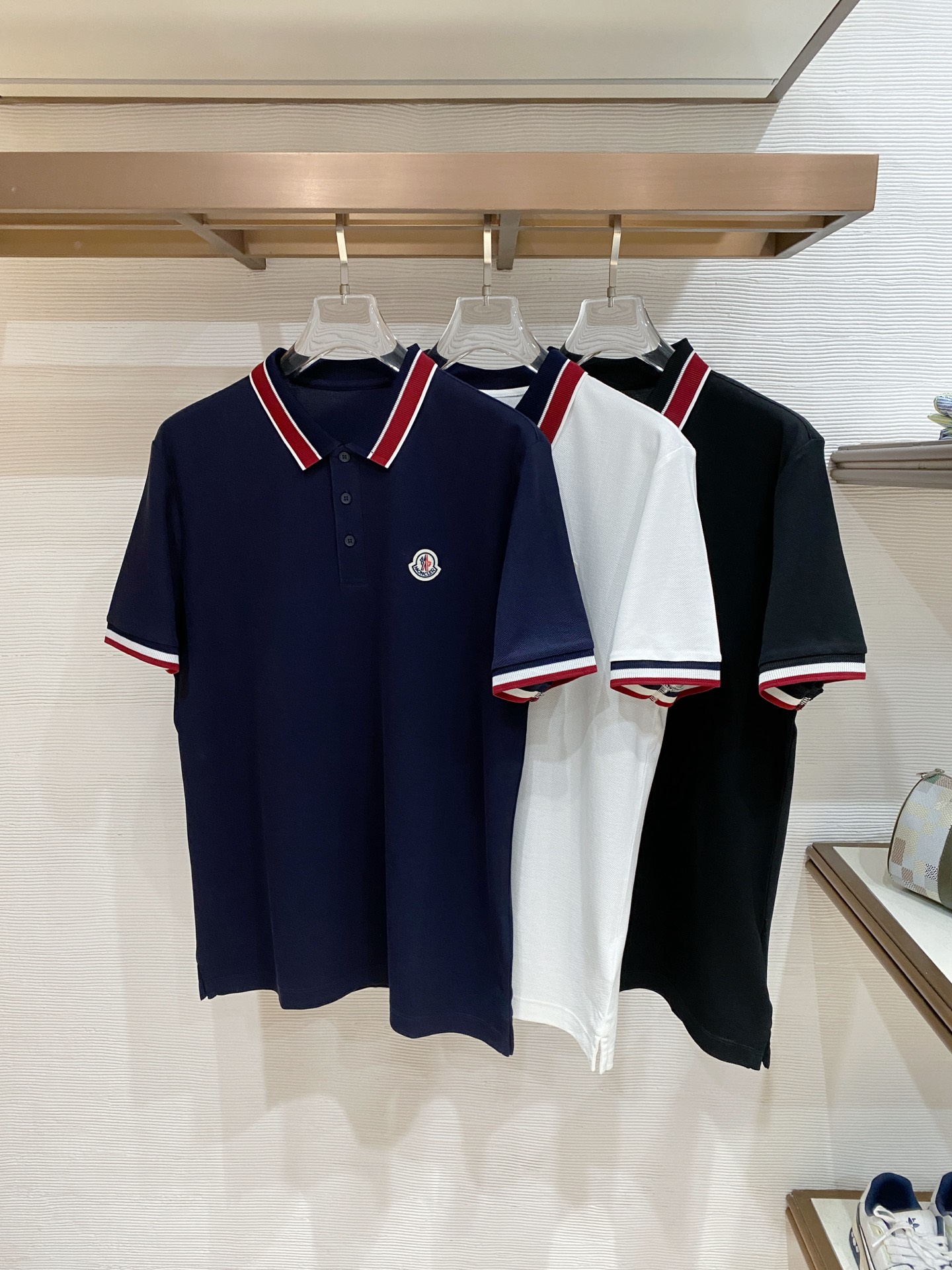 🌟 Mon# 26春夏 专属标识Polo衫短袖T恤 经典的翻领裁剪工艺从未停止.既不单调也不复杂,匠心之