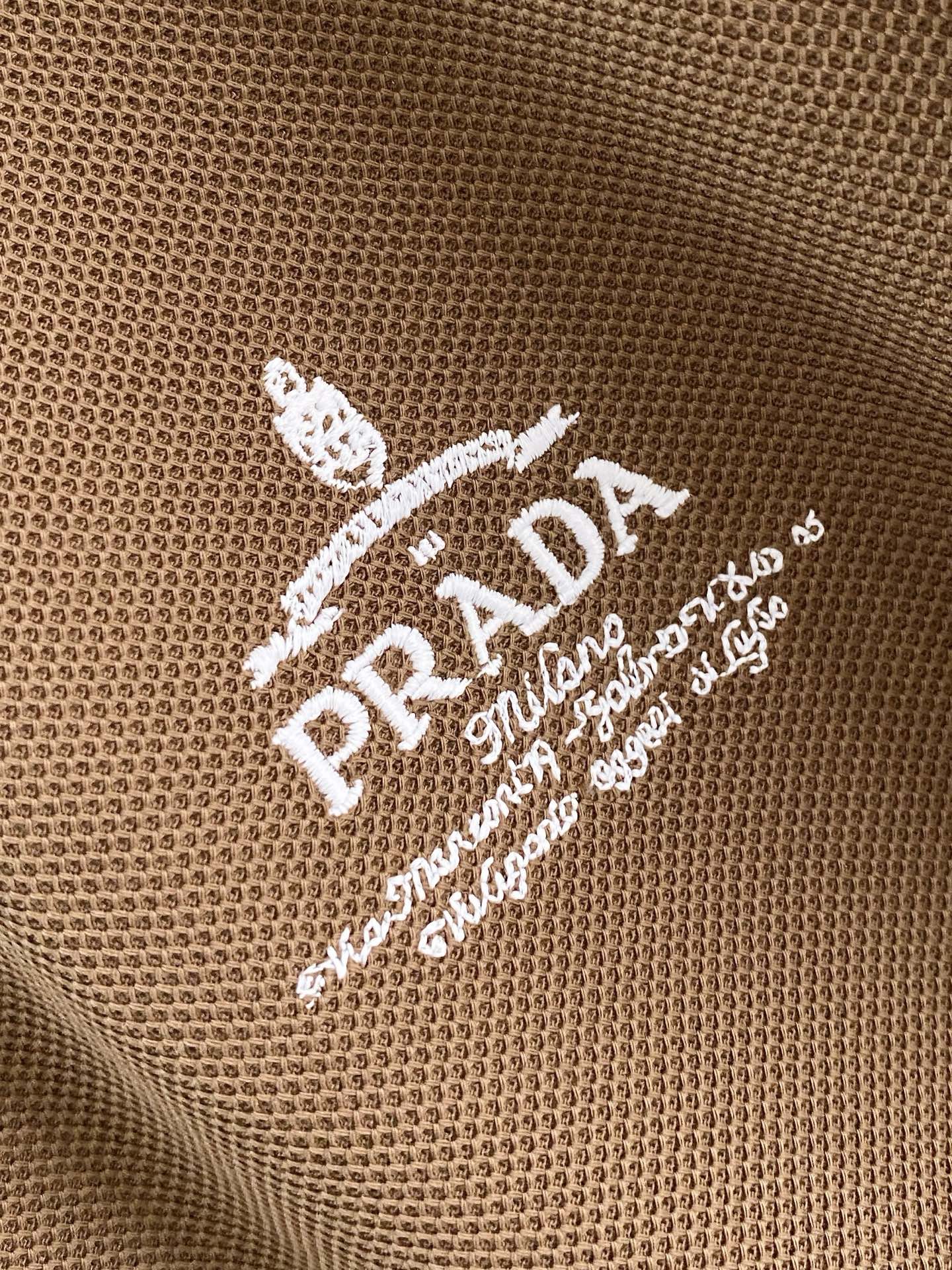 🌟 PRD# 26春夏 专属标识Polo衫短袖T恤 经典的翻领裁剪工艺从未停止.既不单调也不复杂,匠心之