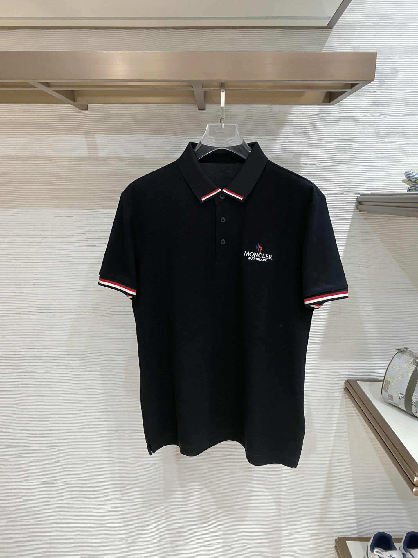 🌟 Mon# 26春夏 专属标识Polo衫短袖T恤 经典的翻领裁剪工艺从未停止.既不单调也不复杂,匠心之