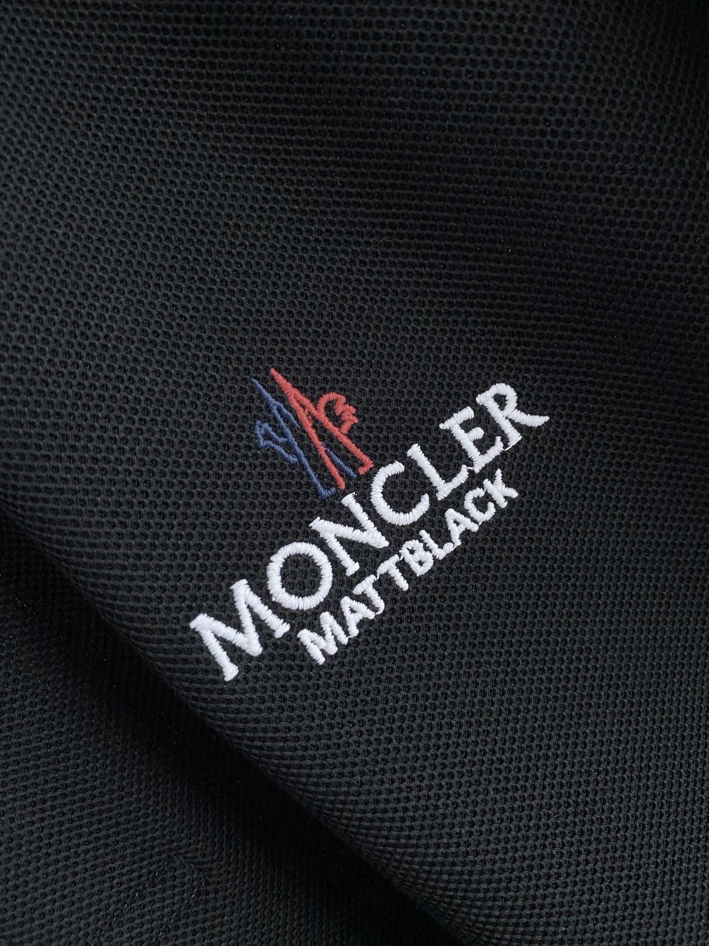 🌟 Mon# 26春夏 专属标识Polo衫短袖T恤 经典的翻领裁剪工艺从未停止.既不单调也不复杂,匠心之