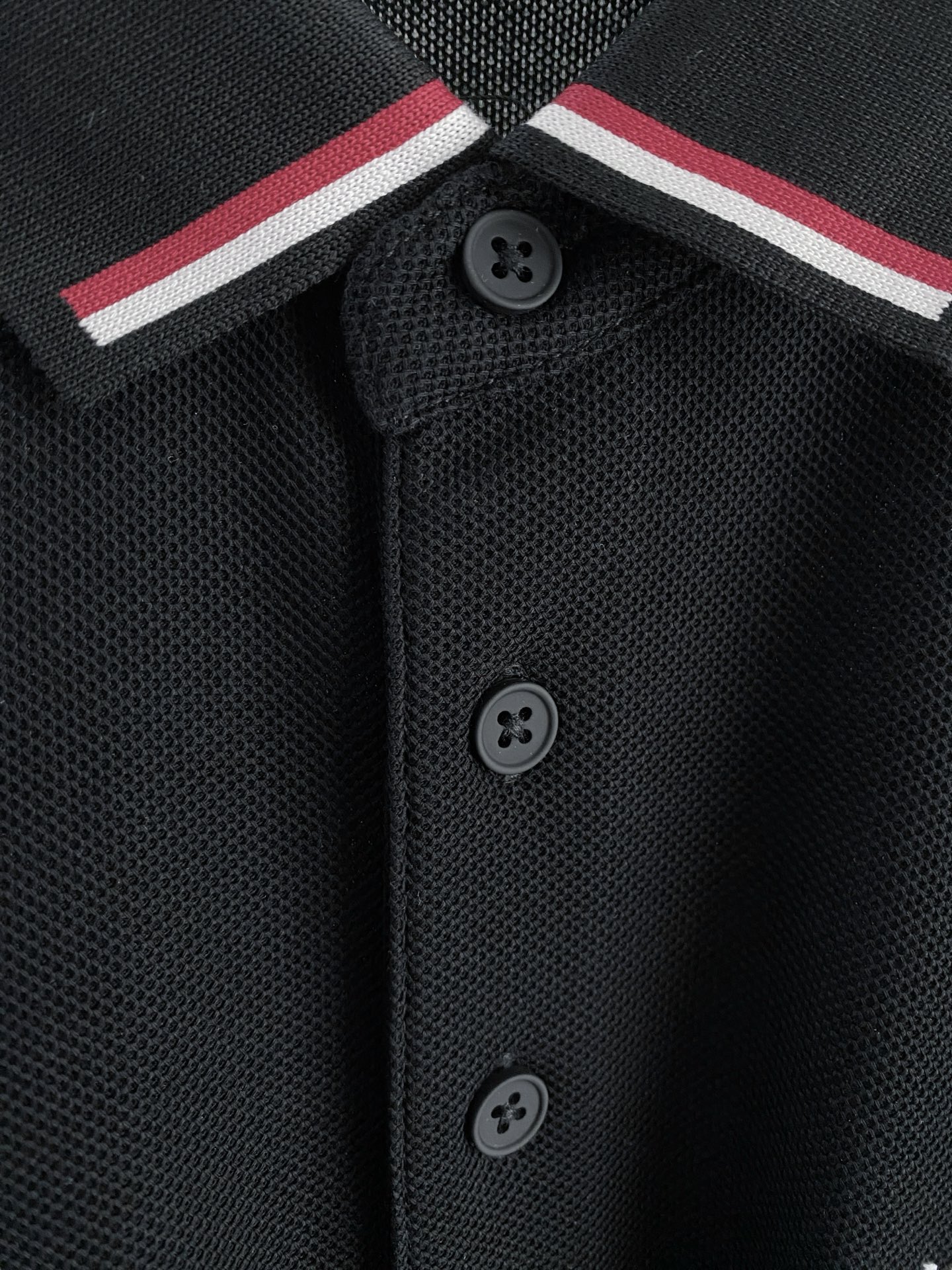 🌟 Mon# 26春夏 专属标识Polo衫短袖T恤 经典的翻领裁剪工艺从未停止.既不单调也不复杂,匠心之