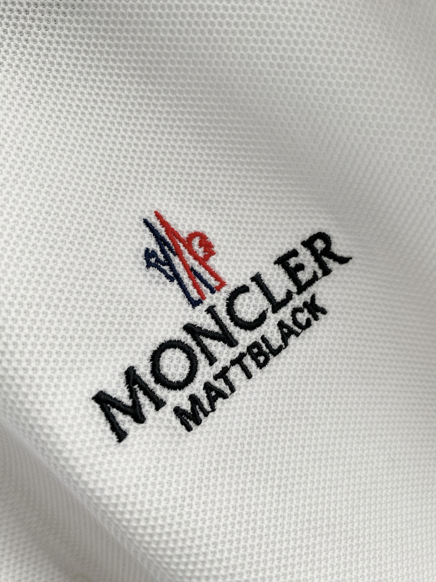 🌟 Mon# 26春夏 专属标识Polo衫短袖T恤 经典的翻领裁剪工艺从未停止.既不单调也不复杂,匠心之