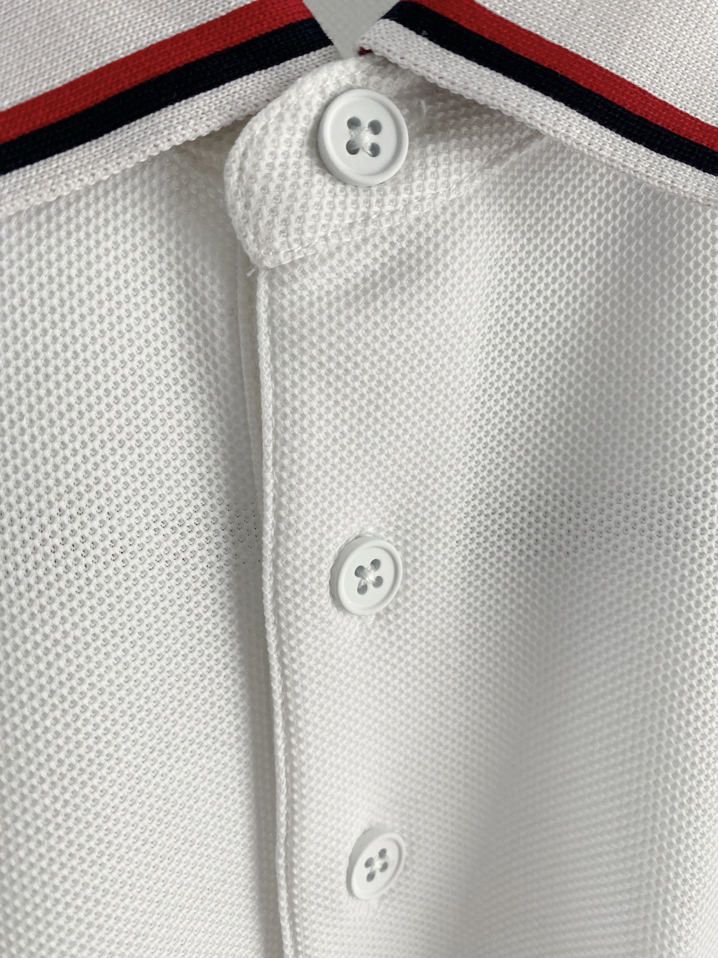 🌟 Mon# 26春夏 专属标识Polo衫短袖T恤 经典的翻领裁剪工艺从未停止.既不单调也不复杂,匠心之