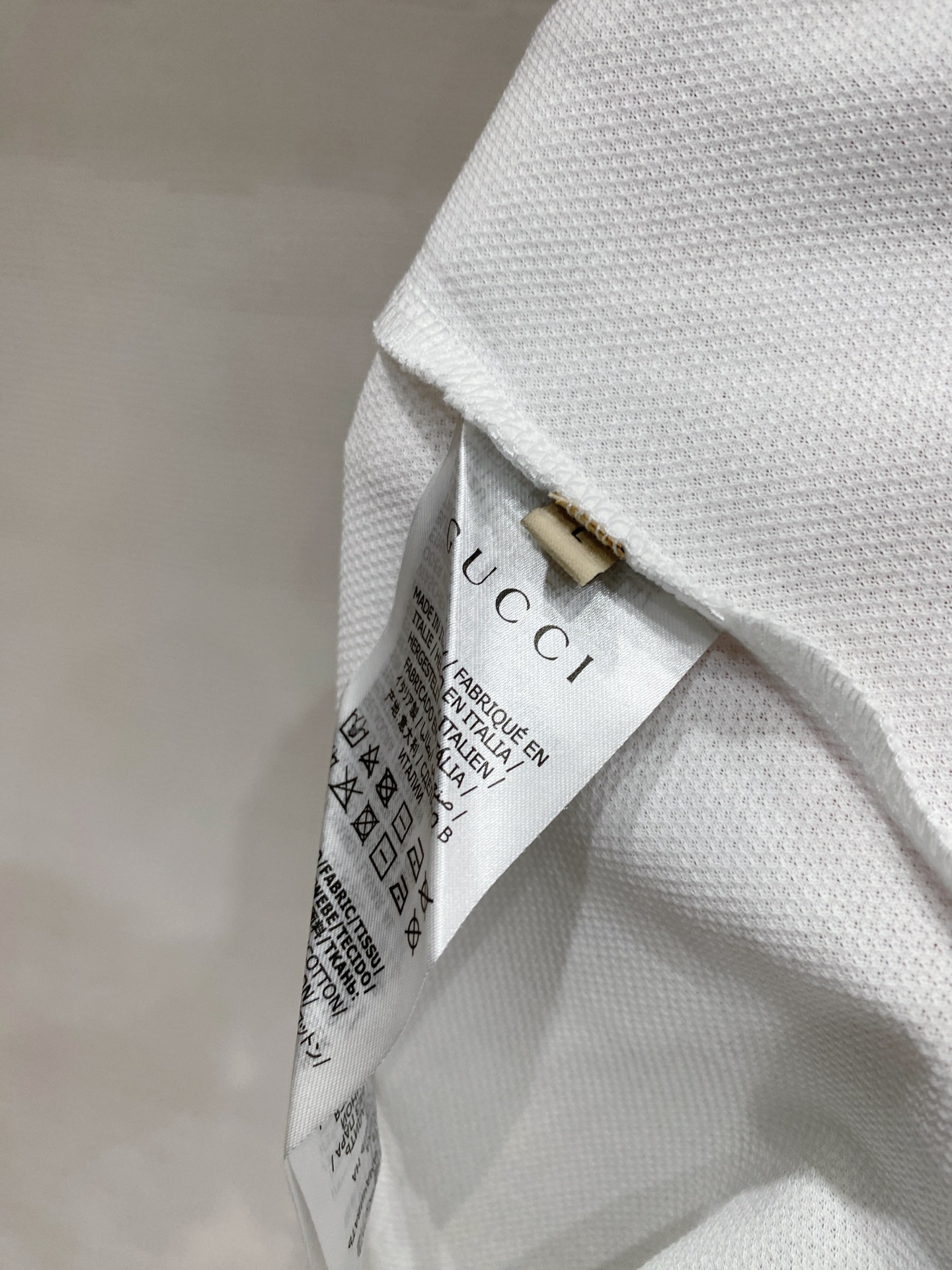 🌟 Gu# 26春夏 专属标识Polo衫短袖T恤 经典的翻领裁剪工艺从未停止.既不单调也不复杂,匠心之作