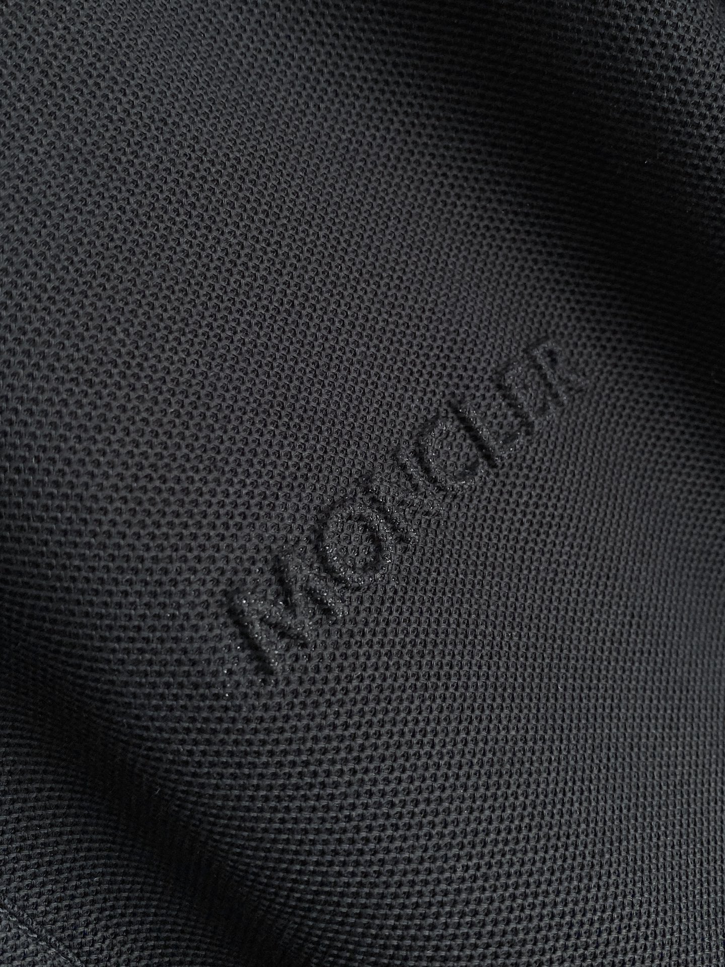 🌟 Mon# 26春夏 专属标识Polo衫短袖T恤 经典的翻领裁剪工艺从未停止.既不单调也不复杂,匠心之