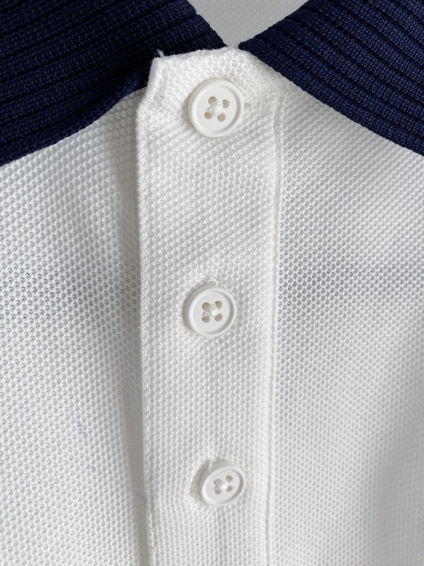 🌟 Mon# 26春夏 专属标识Polo衫短袖T恤 经典的翻领裁剪工艺从未停止.既不单调也不复杂,匠心之