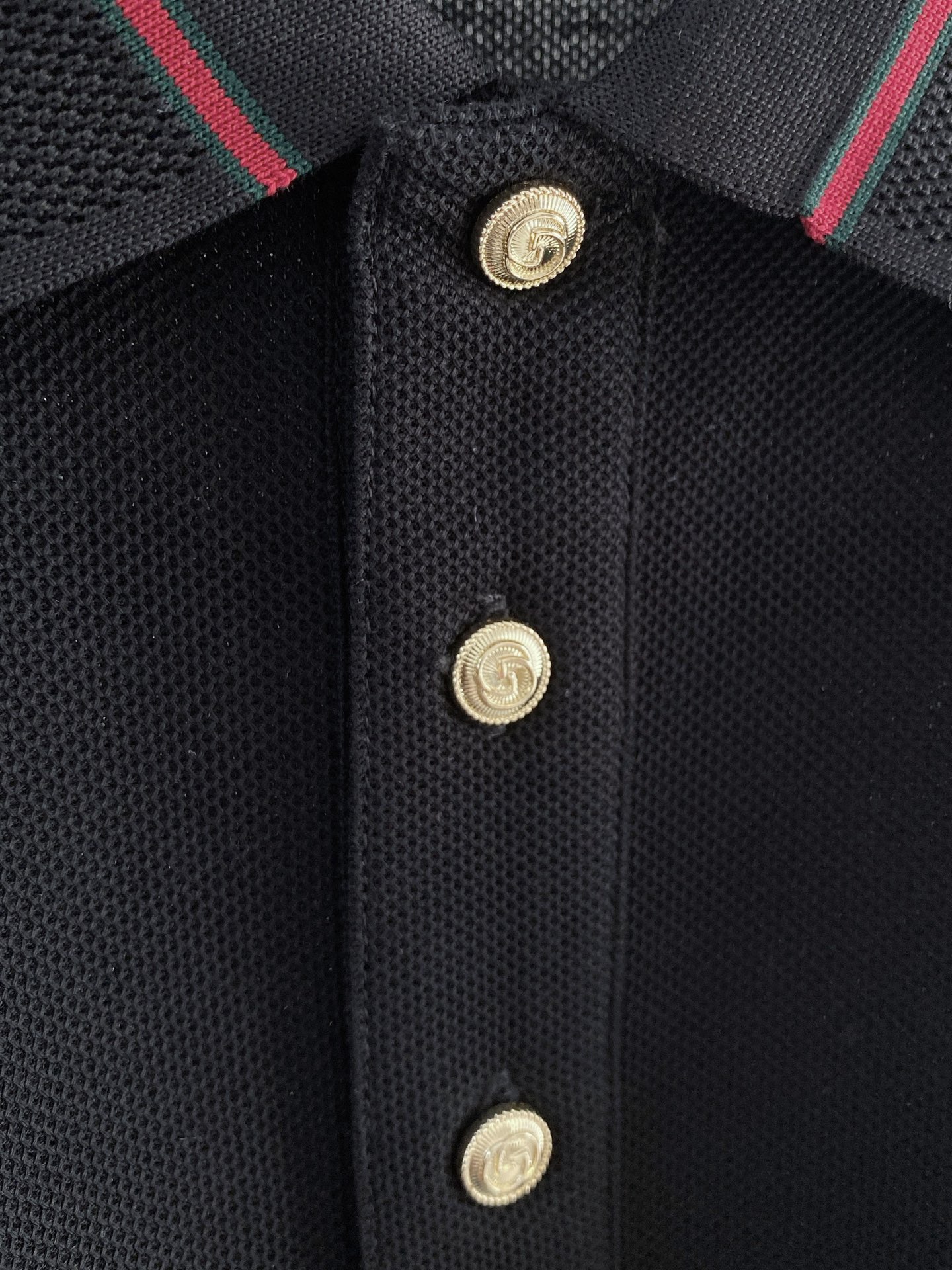 🌟 Gu# 26春夏 专属标识Polo衫短袖T恤 经典的翻领裁剪工艺从未停止.既不单调也不复杂,匠心之作