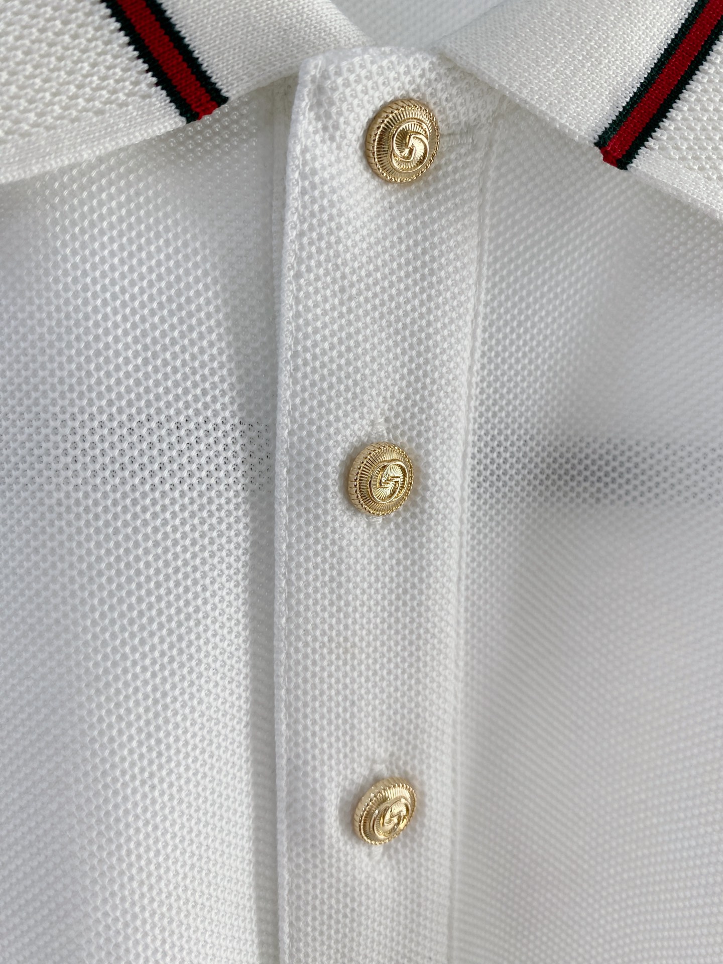 🌟 Gu# 26春夏 专属标识Polo衫短袖T恤 经典的翻领裁剪工艺从未停止.既不单调也不复杂,匠心之作