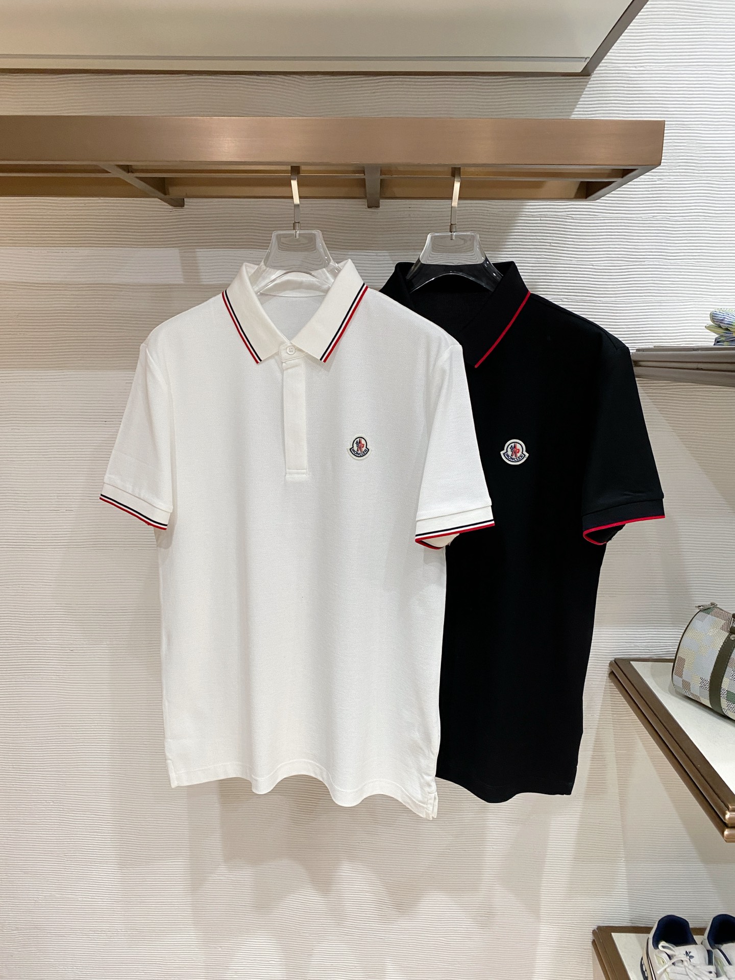 🌟 Mon# 26春夏 专属标识Polo衫短袖T恤 经典的翻领裁剪工艺从未停止.既不单调也不复杂,匠心之