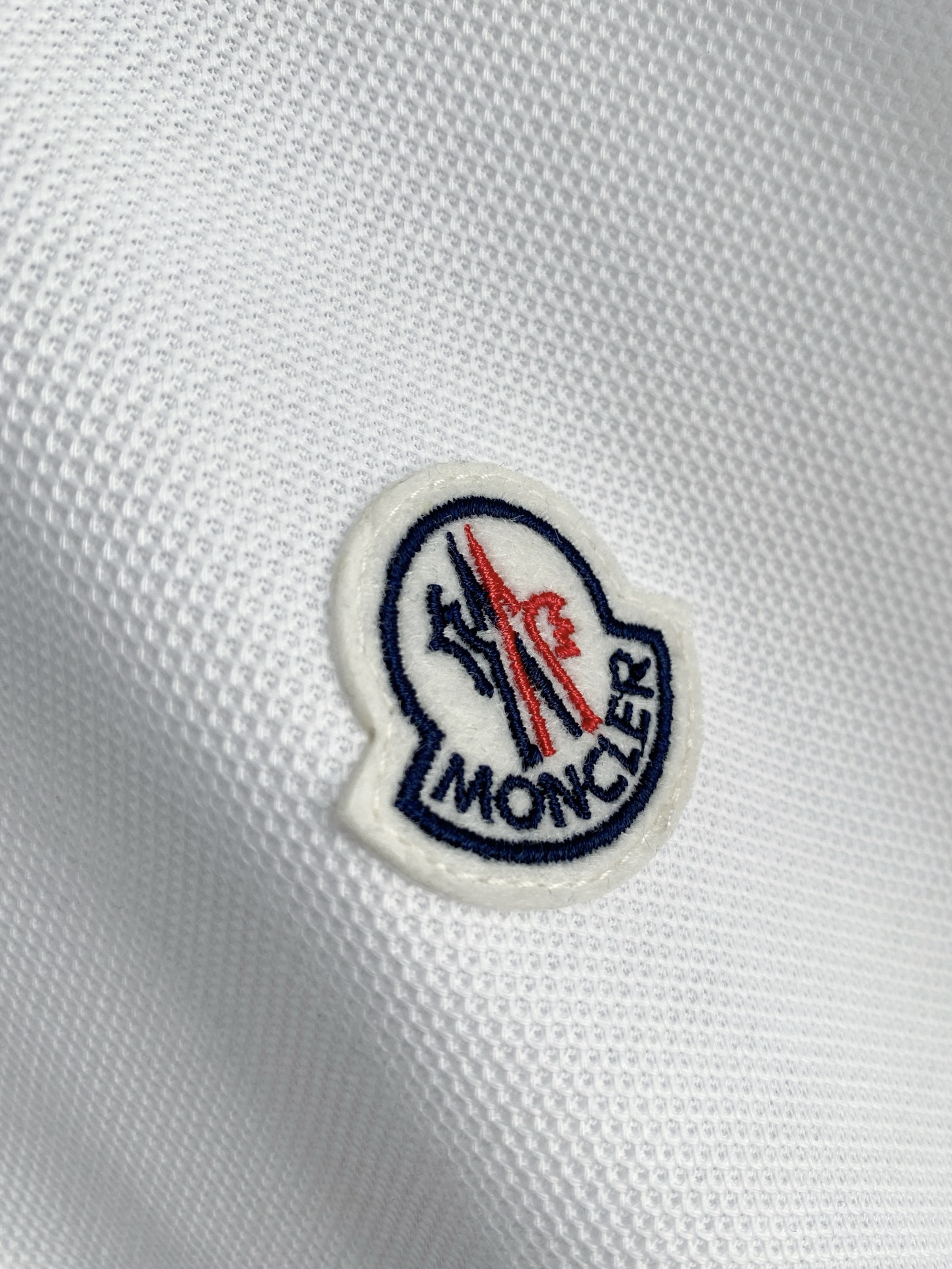 🌟 Mon# 26春夏 专属标识Polo衫短袖T恤 经典的翻领裁剪工艺从未停止.既不单调也不复杂,匠心之