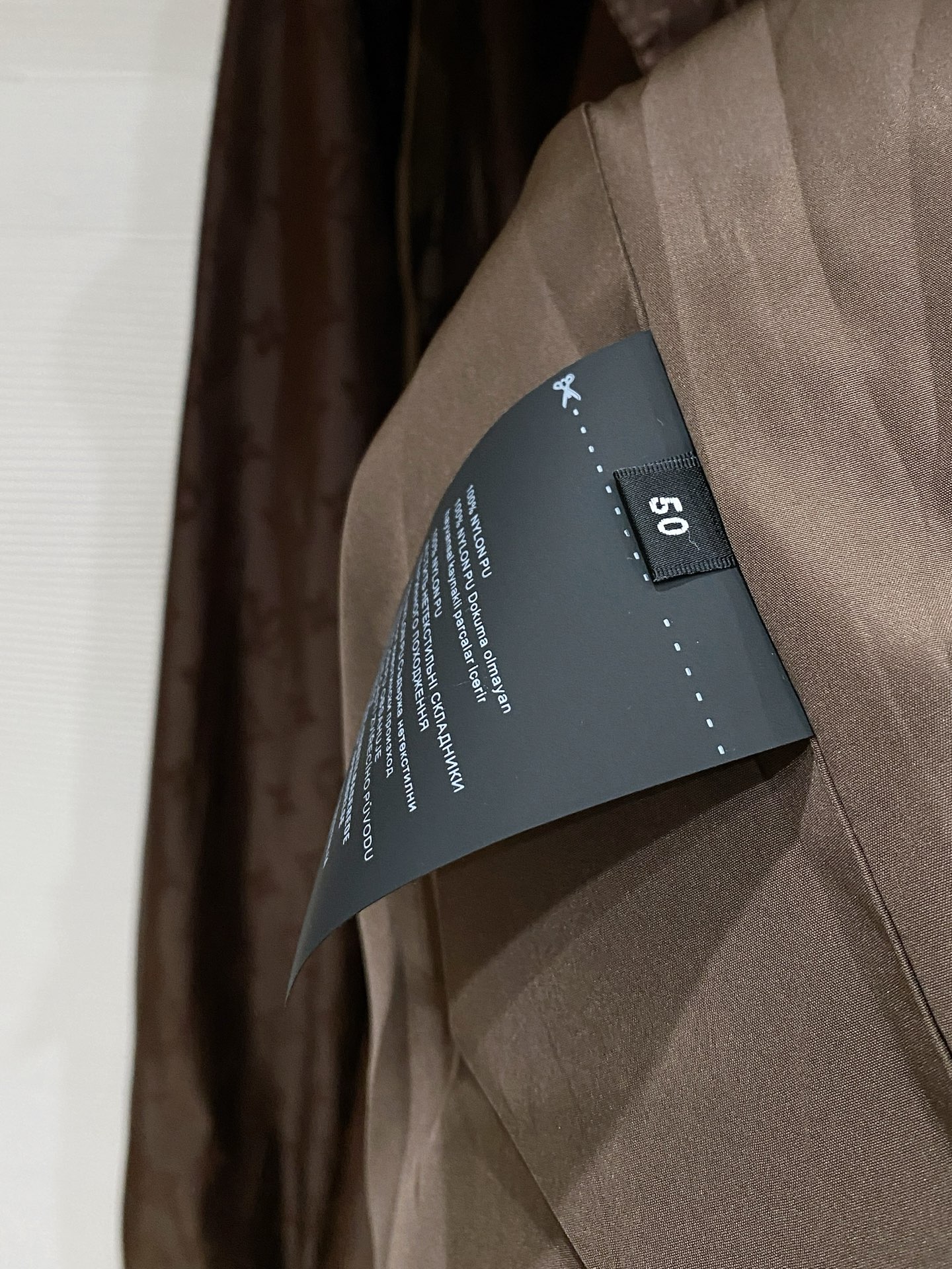 LV 2026ss春季新款连帽夹克外套全高端版本！高定专柜面料辅料，透气舒适度高，细节无可挑剔，做工考究