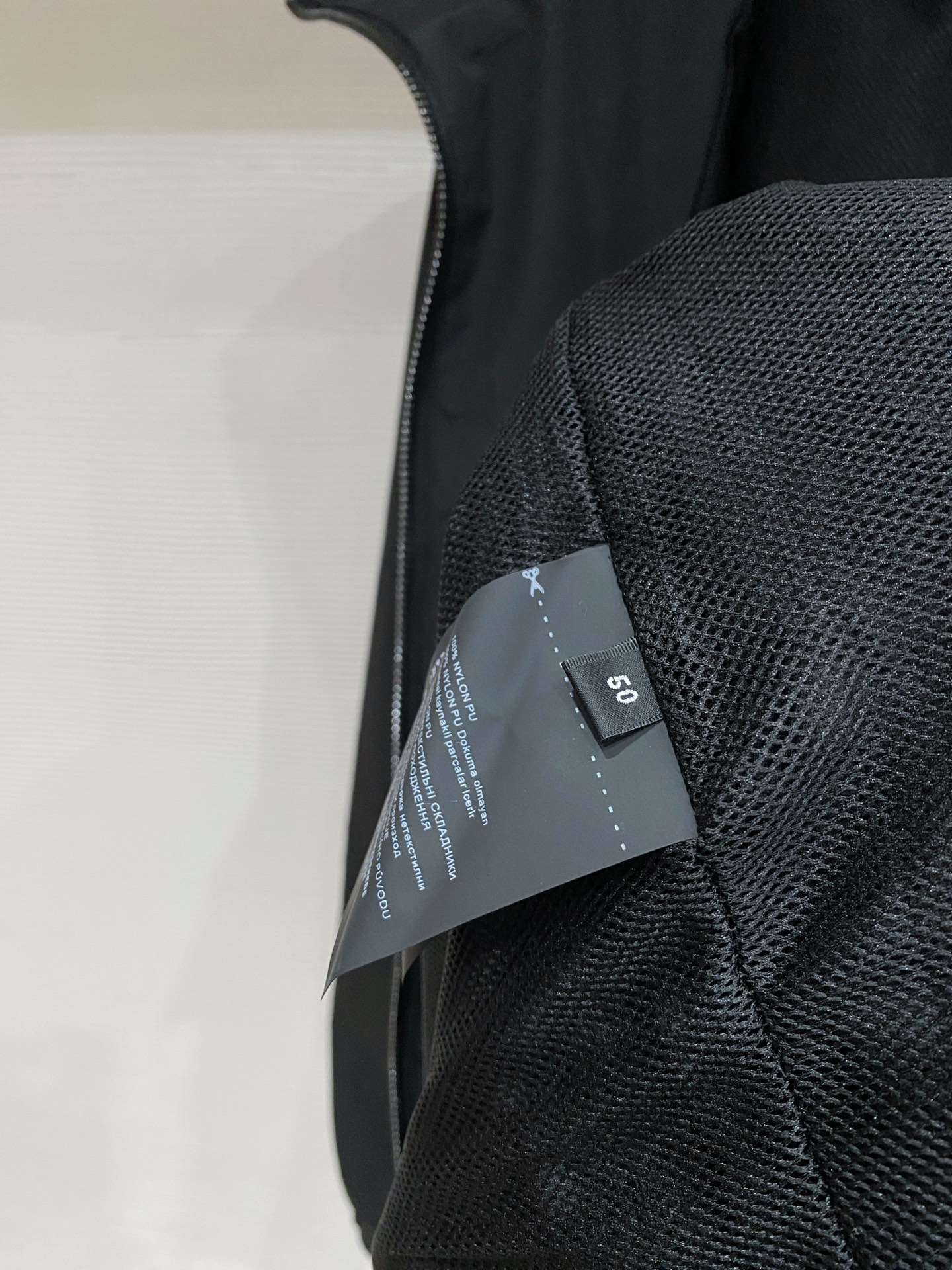 LV 2026ss春季新款连帽夹克外套全高端版本！高定专柜面料辅料，透气舒适度高，细节无可挑剔，做工考究