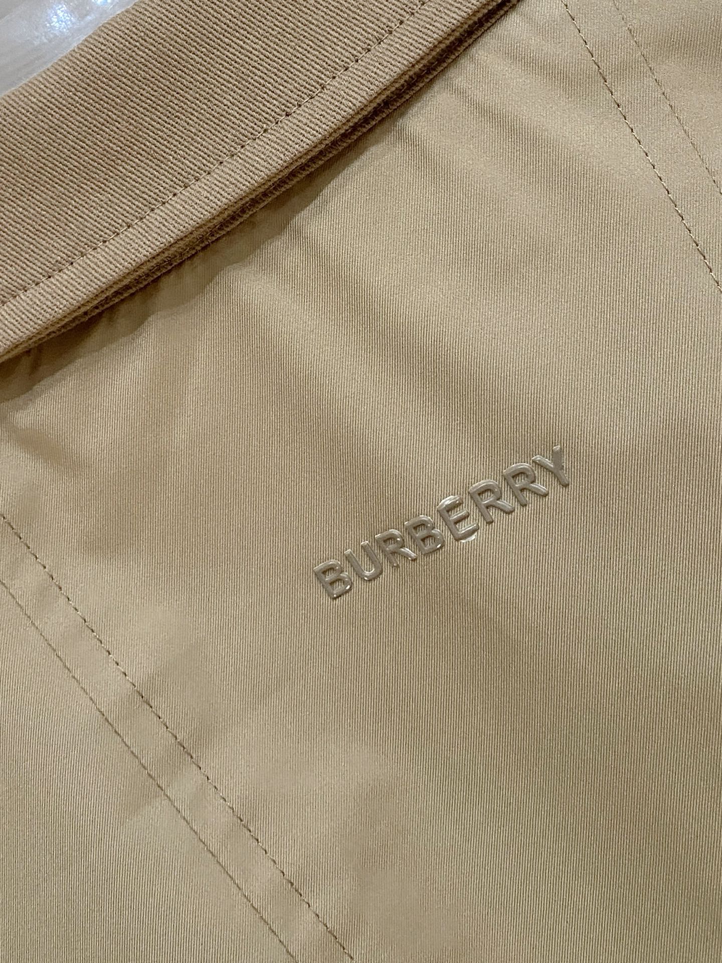 Burberry 巴宝莉 2026ss春季新款夹克外套全高端版本！高定专柜面料辅料，透气舒适度高，细节无