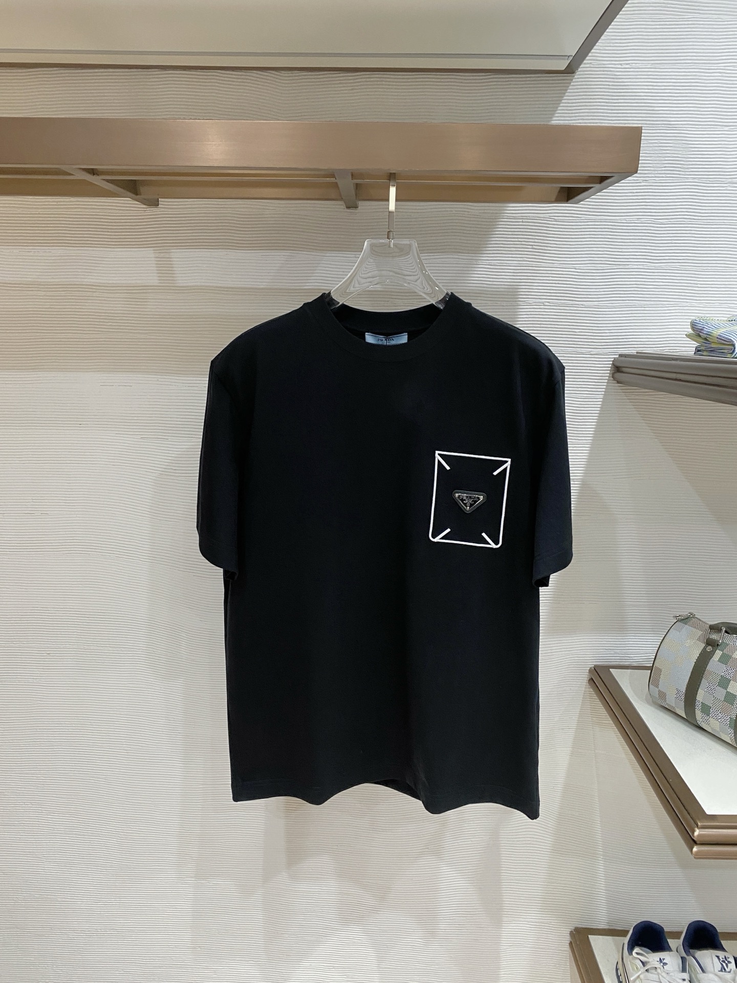 Prada 普拉达 2026ss 春夏新款首发专柜最新款短袖圆领T恤 高端订制 设计前卫时尚！品牌log