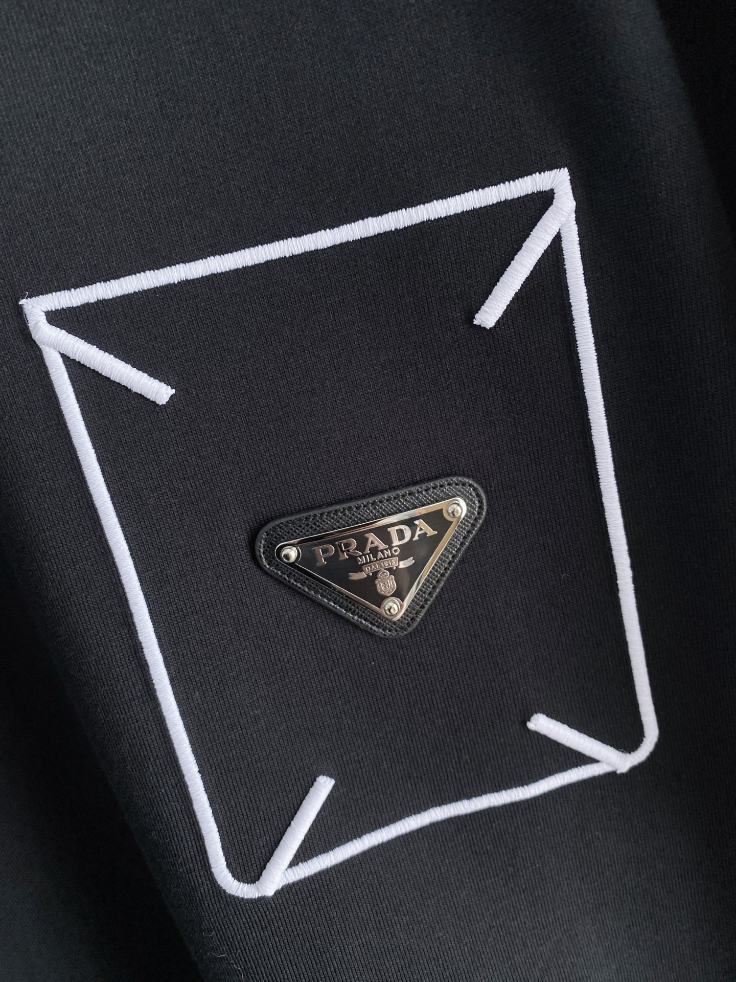 Prada 普拉达 2026ss 春夏新款首发专柜最新款短袖圆领T恤 高端订制 设计前卫时尚！品牌log