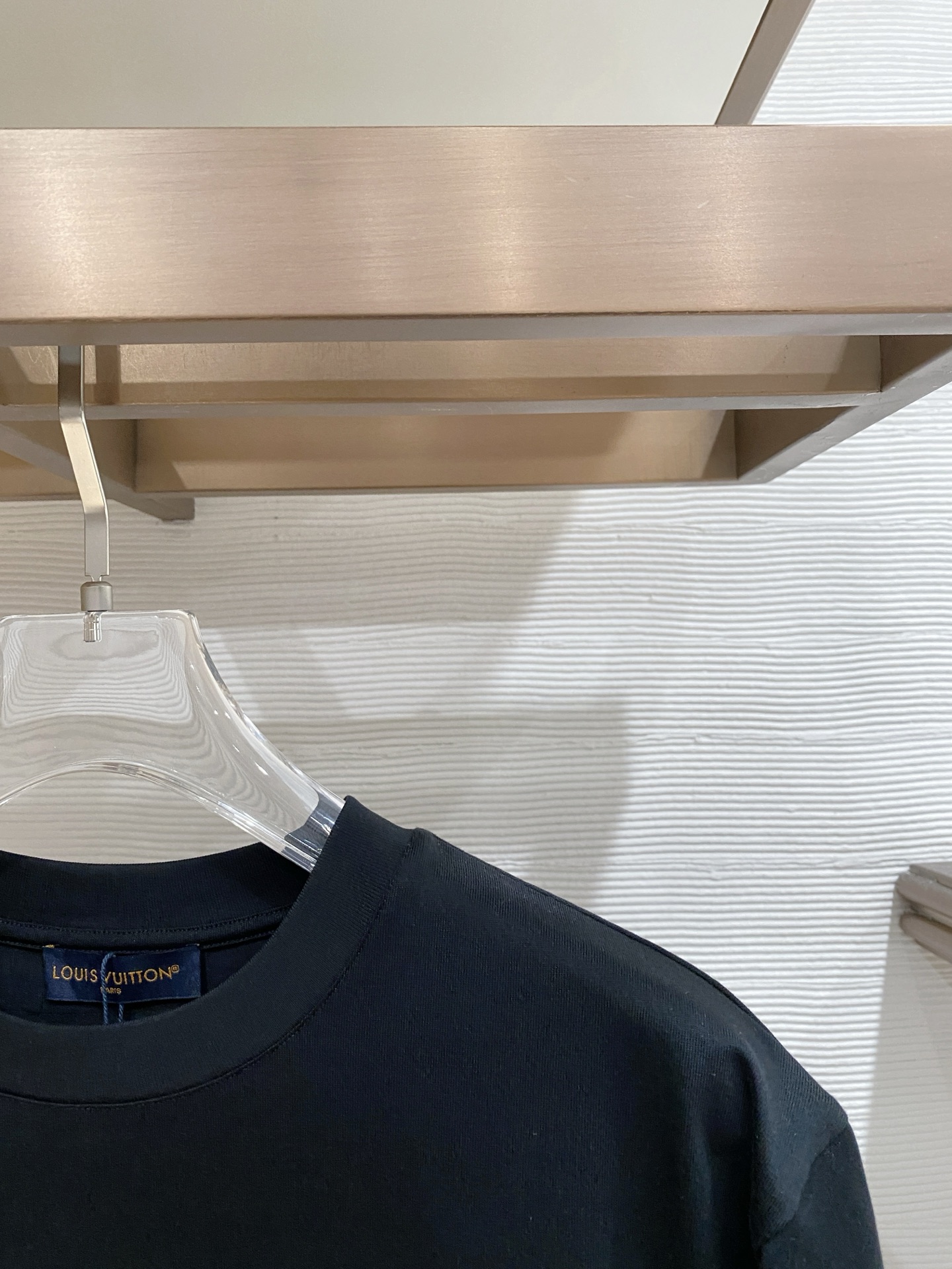 LV 2026ss 春夏新款首发专柜最新款短袖圆领T恤 高端订制 设计前卫时尚！品牌logo重工艺设计 