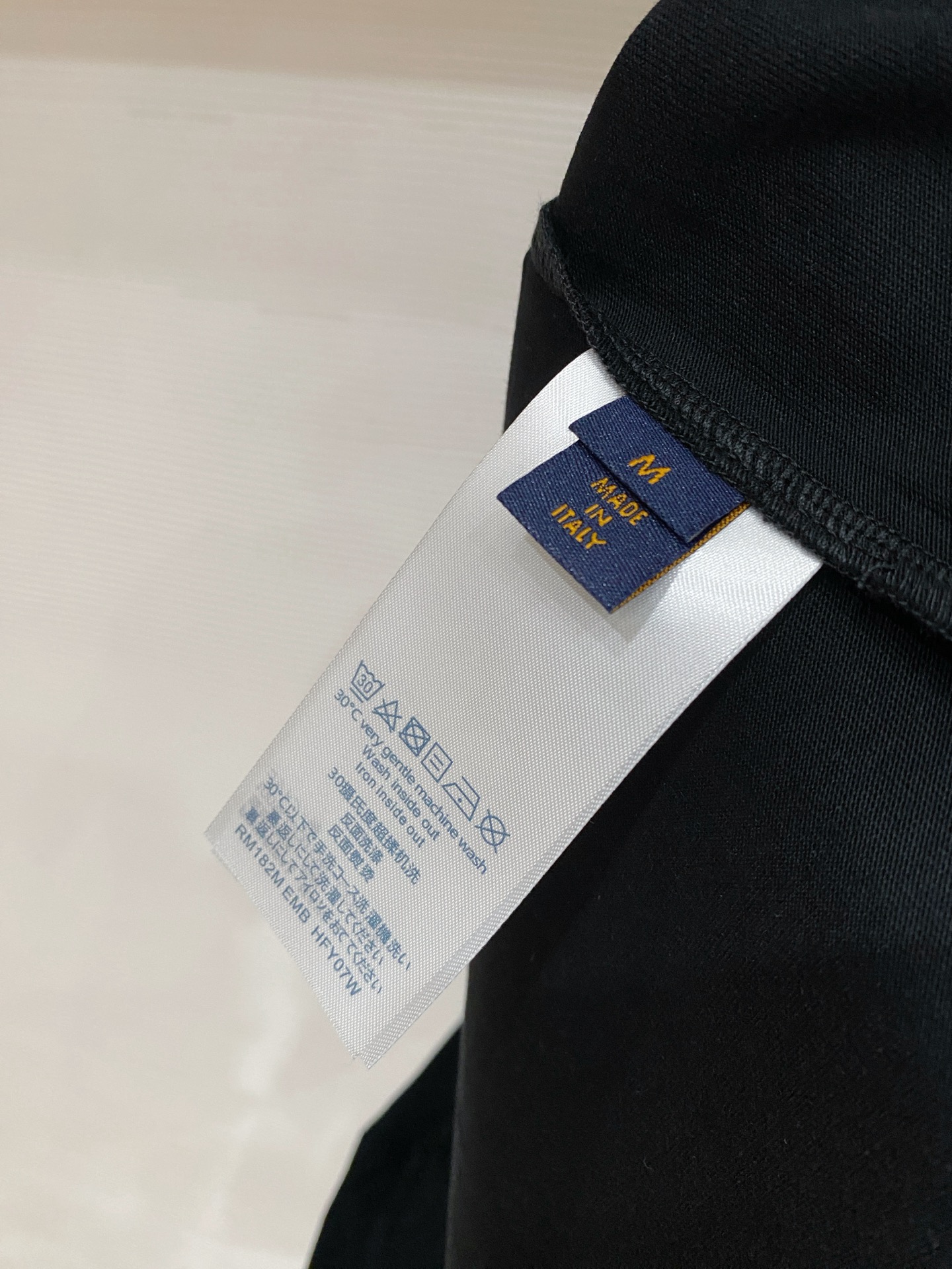 LV 2026ss 春夏新款首发专柜最新款短袖圆领T恤 高端订制 设计前卫时尚！品牌logo重工艺设计 