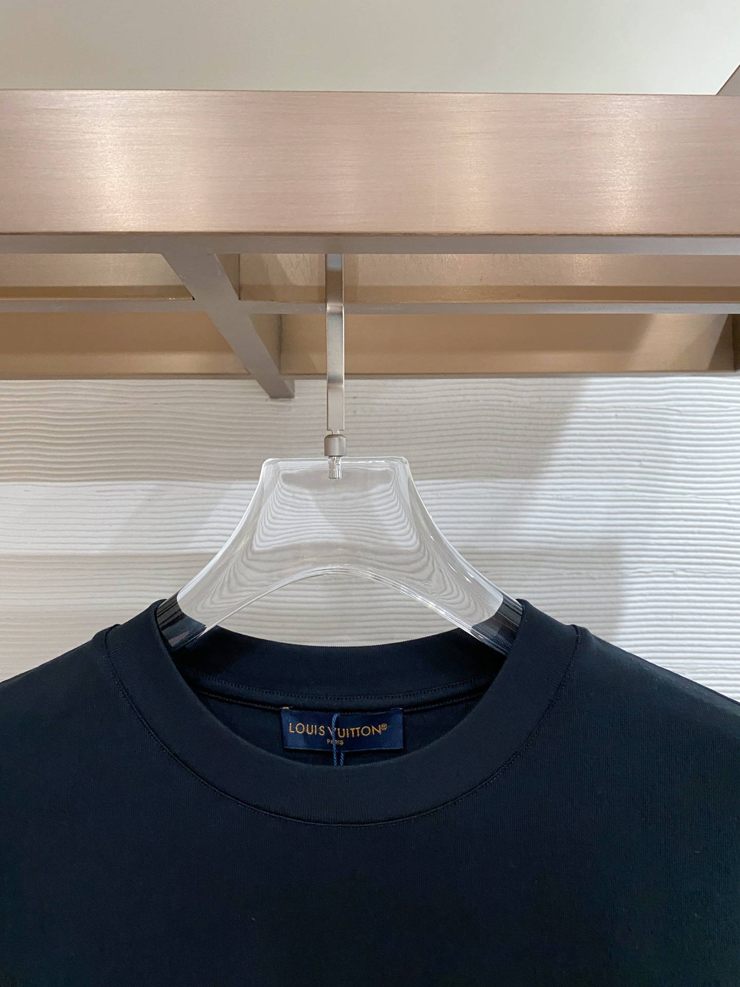 LV 2026ss 春夏新款首发专柜最新款短袖圆领T恤 高端订制 设计前卫时尚！品牌logo重工艺设计 