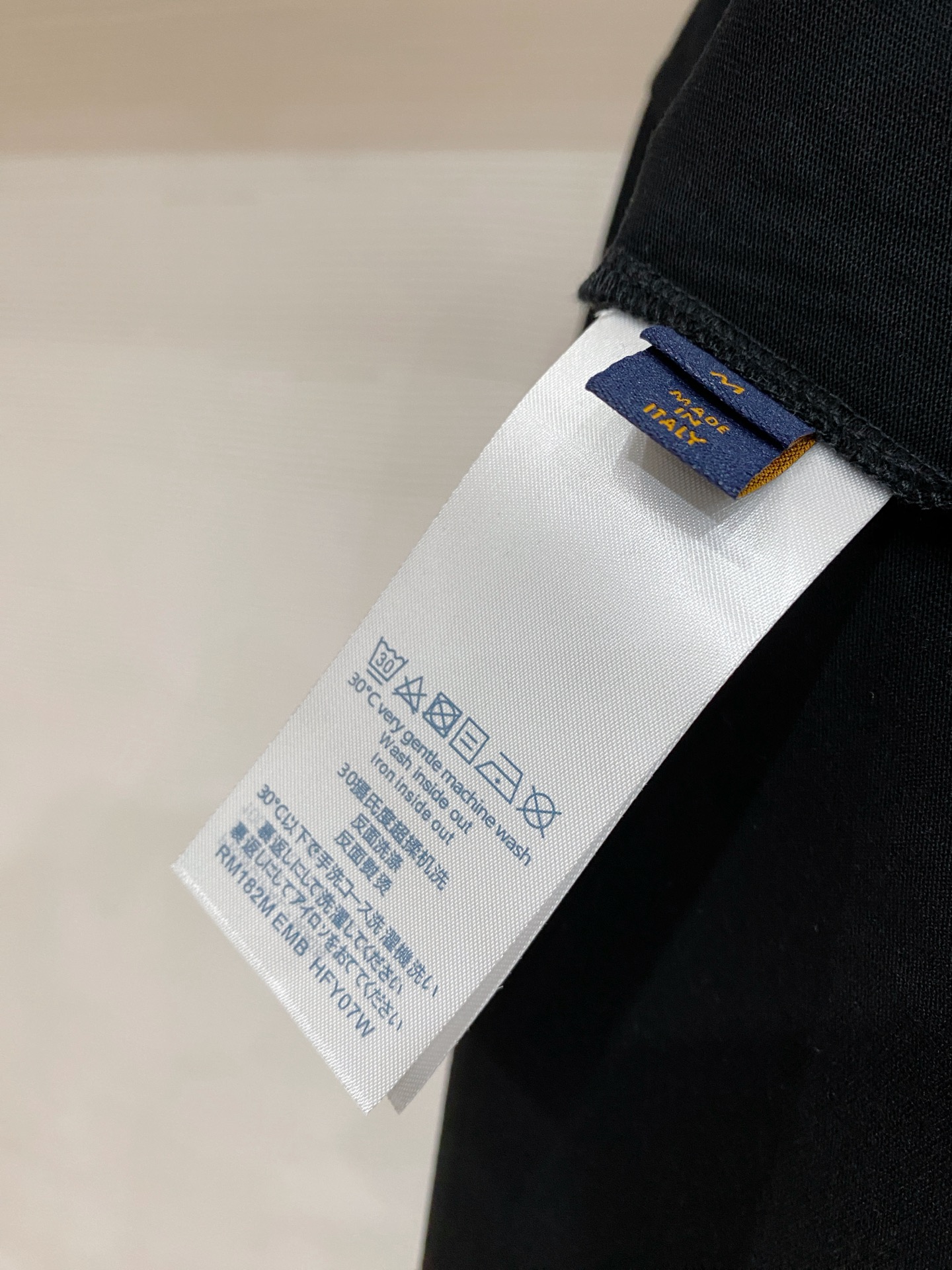 LV 2026ss 春夏新款首发专柜最新款短袖圆领T恤 高端订制 设计前卫时尚！品牌logo重工艺设计 