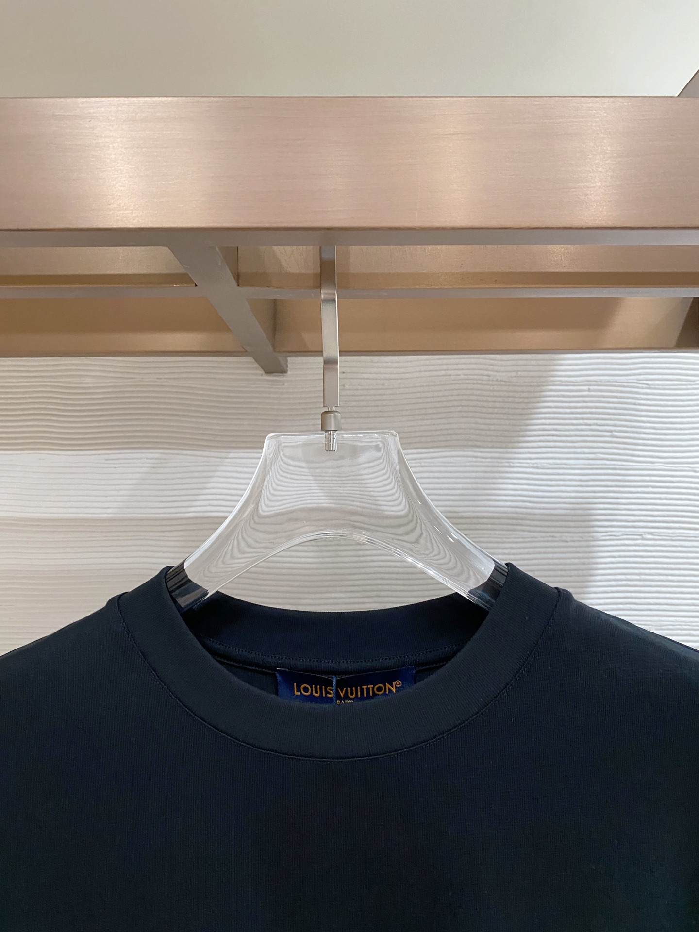 LV 2026ss 春夏新款首发专柜最新款短袖圆领T恤 高端订制 设计前卫时尚！品牌logo重工艺设计 