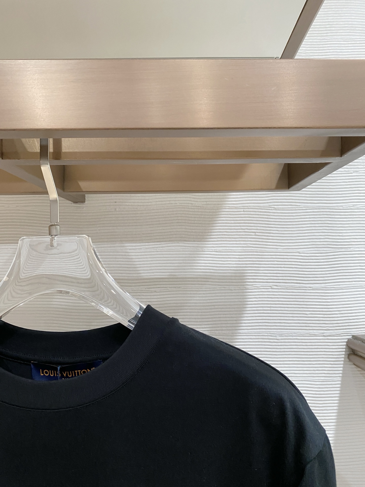 LV 2026ss 春夏新款首发专柜最新款短袖圆领T恤 高端订制 设计前卫时尚！品牌logo重工艺设计 