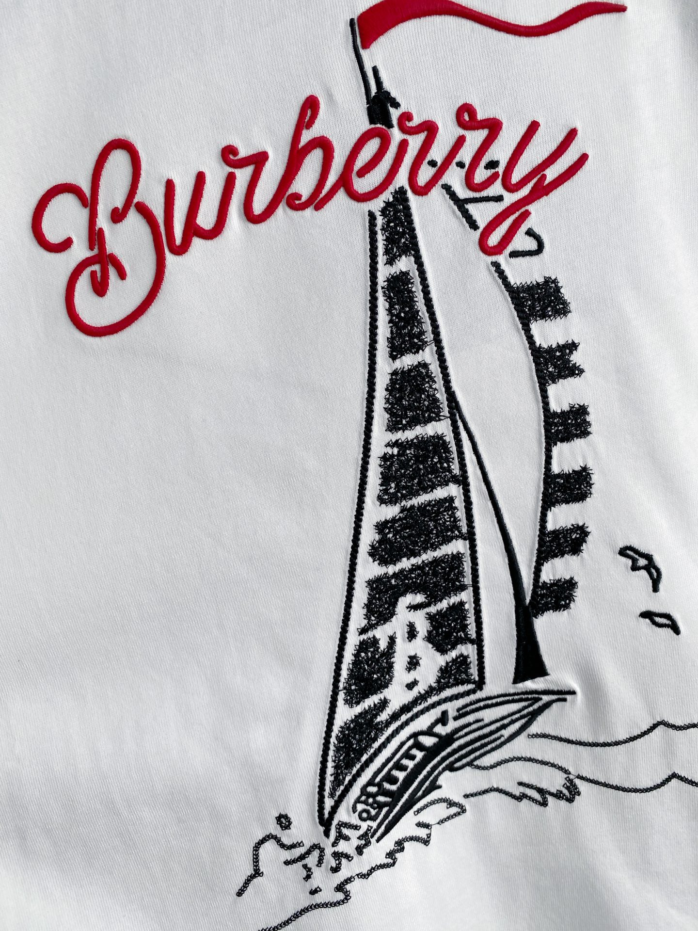 Burberry 巴宝莉 2026ss 春夏新款首发专柜最新款短袖圆领T恤 高端订制 设计前卫时尚！品牌