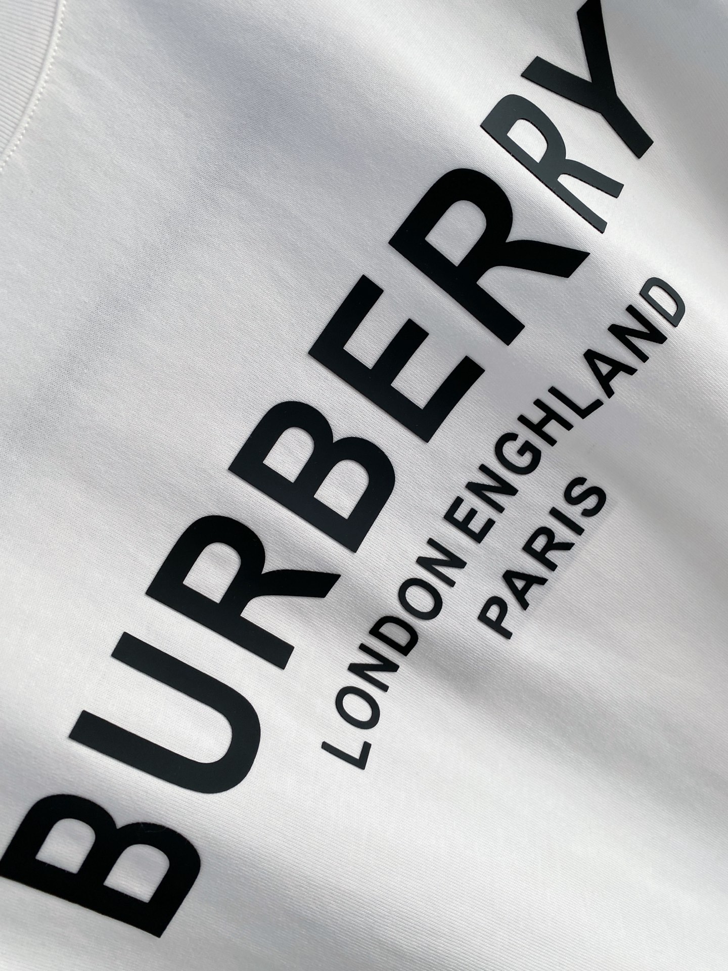 Burberry 巴宝莉 2026ss 春夏新款首发专柜最新款短袖圆领T恤 高端订制 设计前卫时尚！品牌