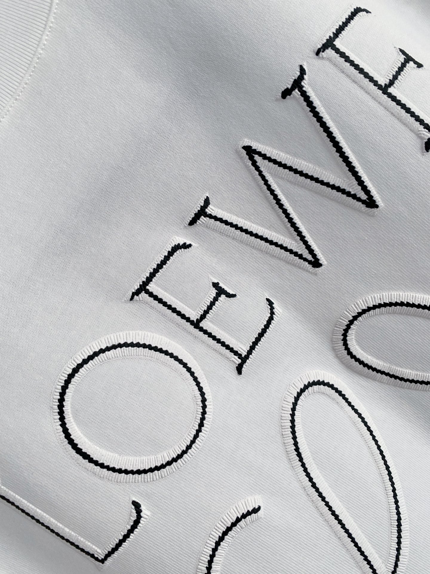 Loewe 罗意威 2026ss 春夏新款首发专柜最新款短袖圆领T恤 高端订制 设计前卫时尚！品牌log