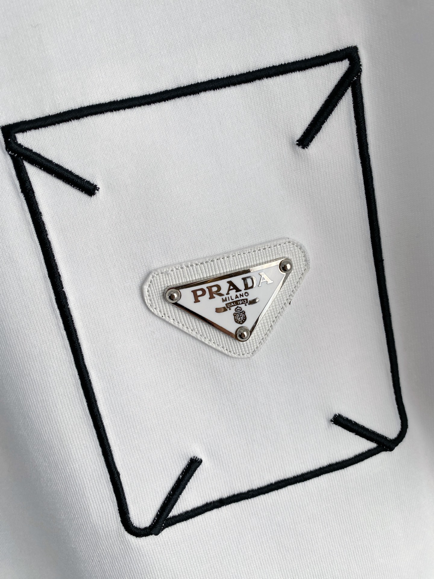 Prada 普拉达 2026ss 春夏新款首发专柜最新款短袖圆领T恤 高端订制 设计前卫时尚！品牌log