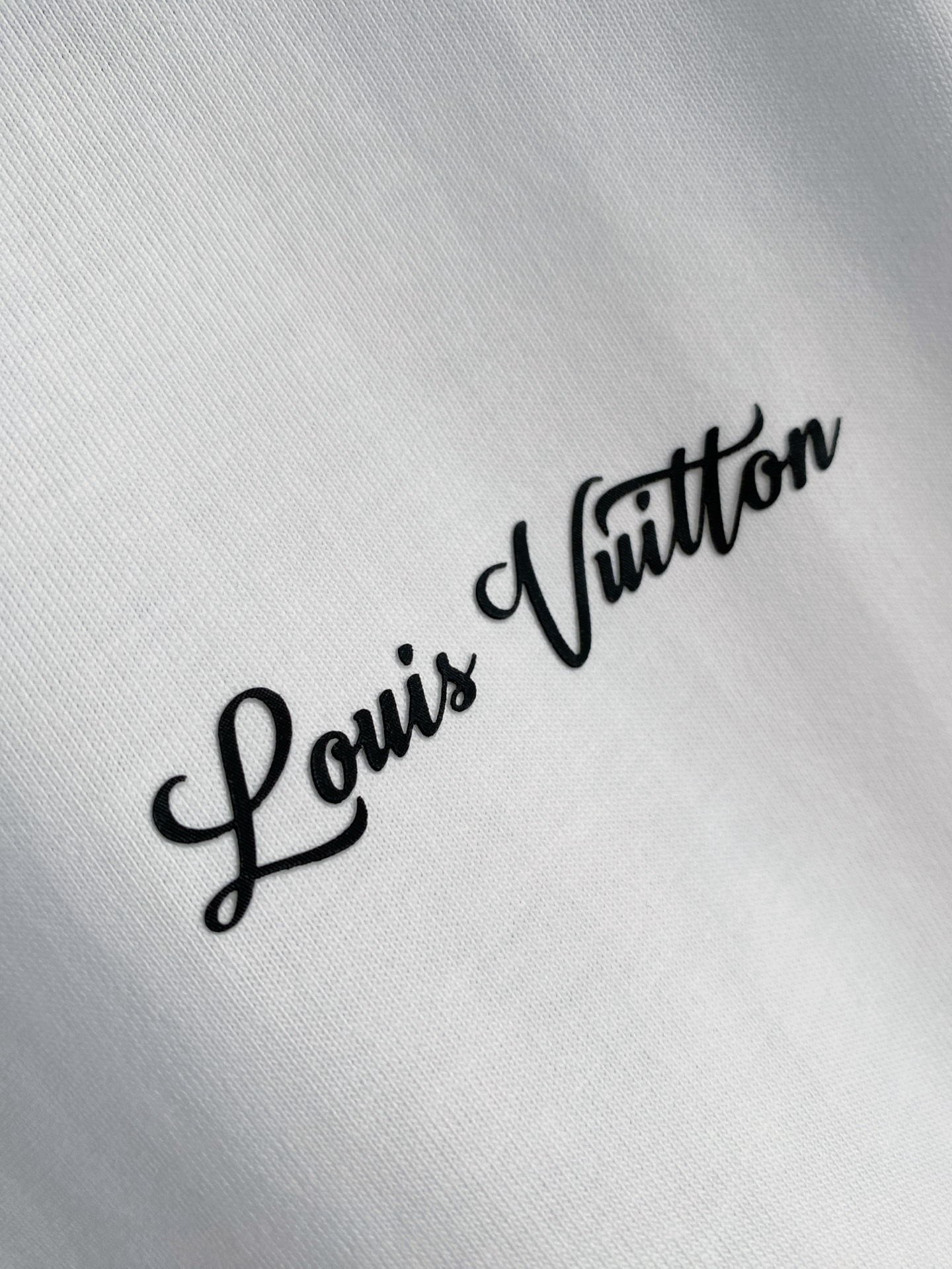 LV 2026ss 春夏新款首发专柜最新款短袖圆领T恤 高端订制 设计前卫时尚！品牌logo重工艺设计 