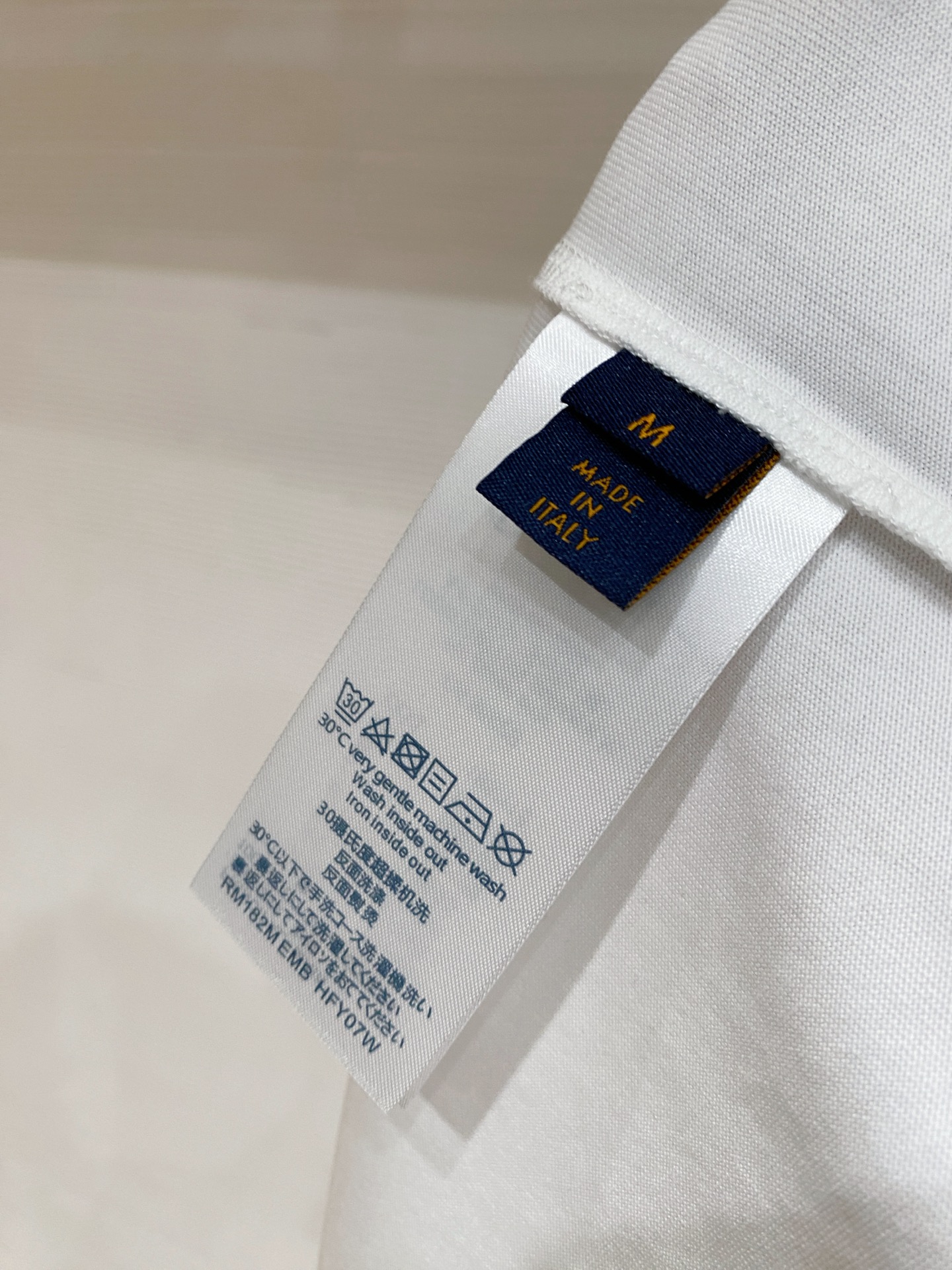 LV 2026ss 春夏新款首发专柜最新款短袖圆领T恤 高端订制 设计前卫时尚！品牌logo重工艺设计 