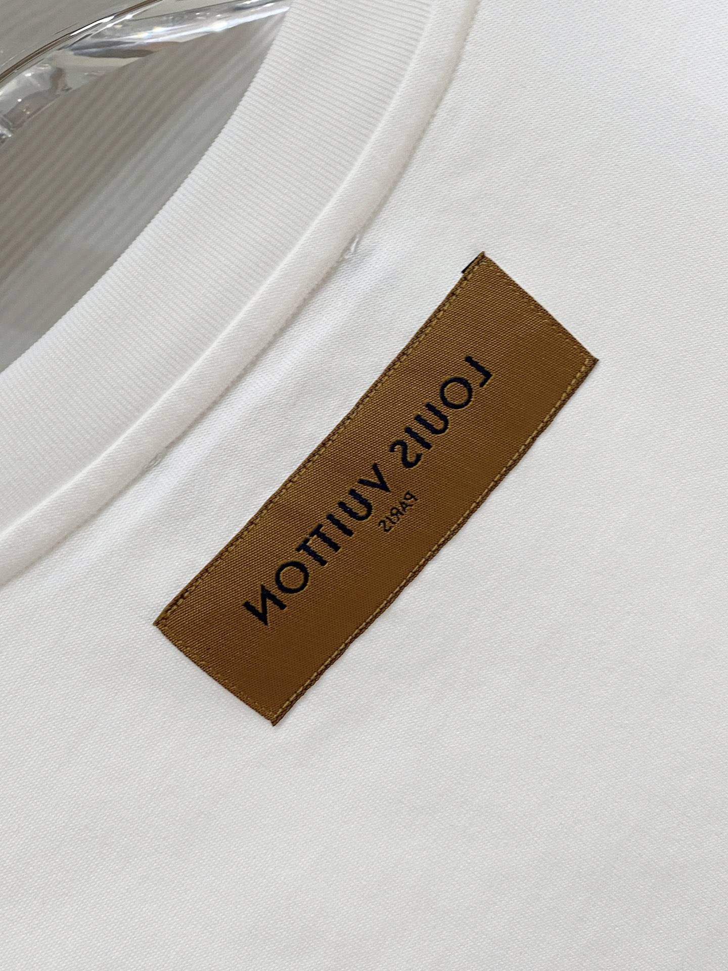 LV 2026ss 春夏新款首发专柜最新款短袖圆领T恤 高端订制 设计前卫时尚！品牌logo重工艺设计 