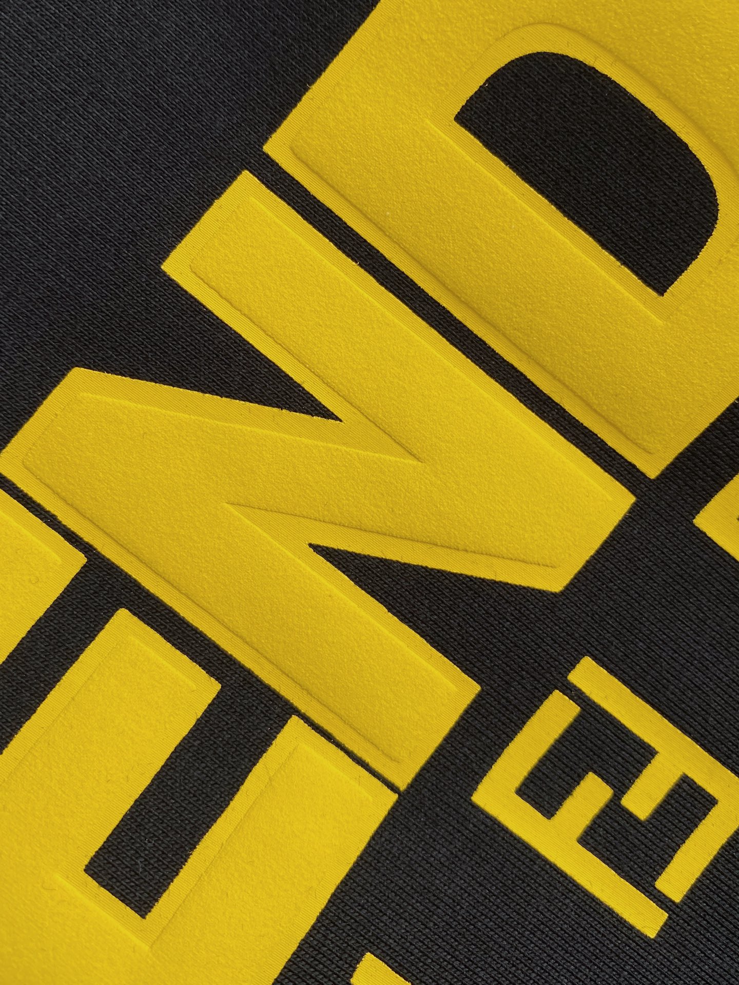 Fendi 芬迪 2026ss 春夏新款首发专柜最新款短袖圆领T恤 高端订制 设计前卫时尚！品牌logo