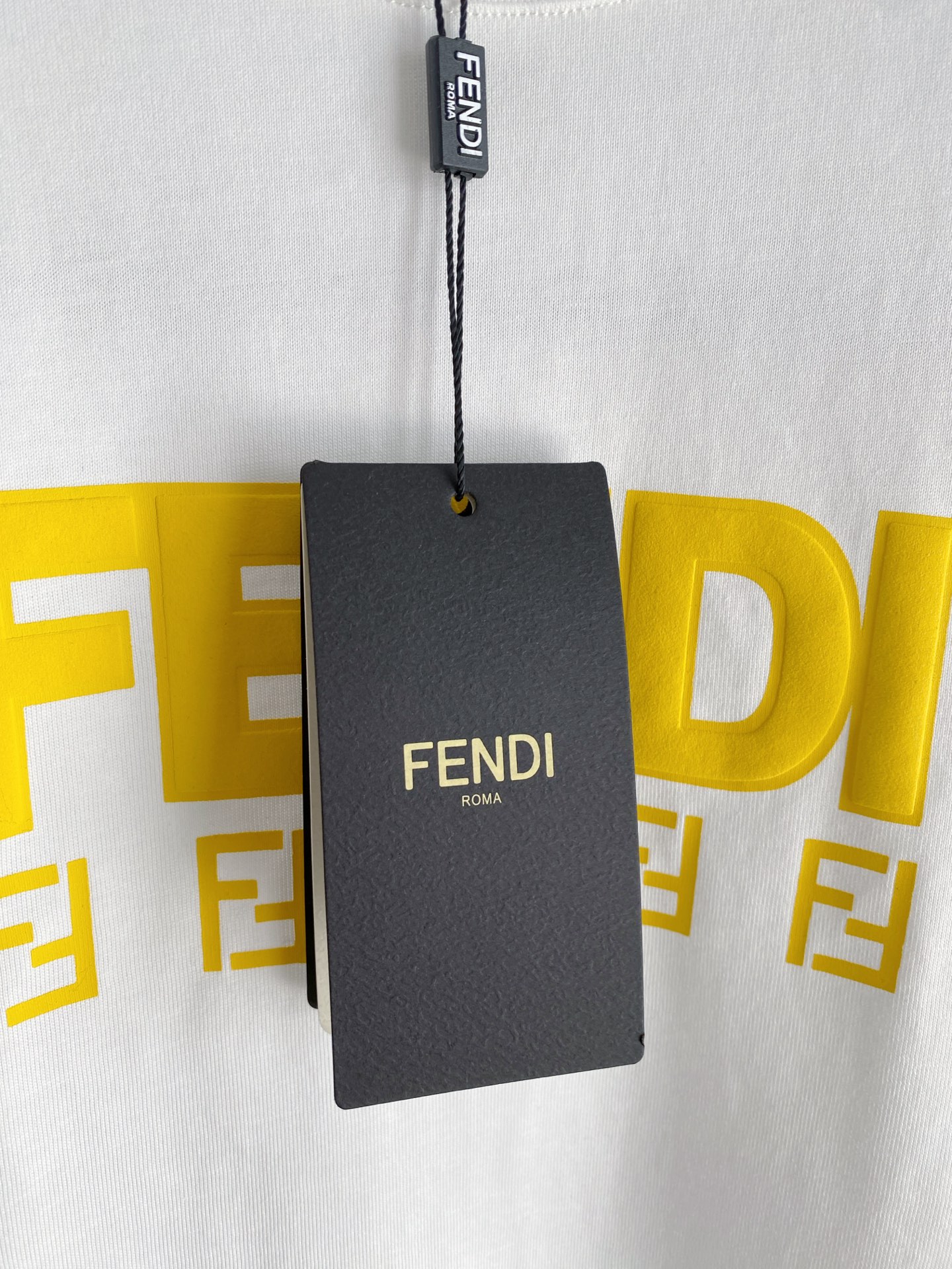 Fendi 芬迪 2026ss 春夏新款首发专柜最新款短袖圆领T恤 高端订制 设计前卫时尚！品牌logo