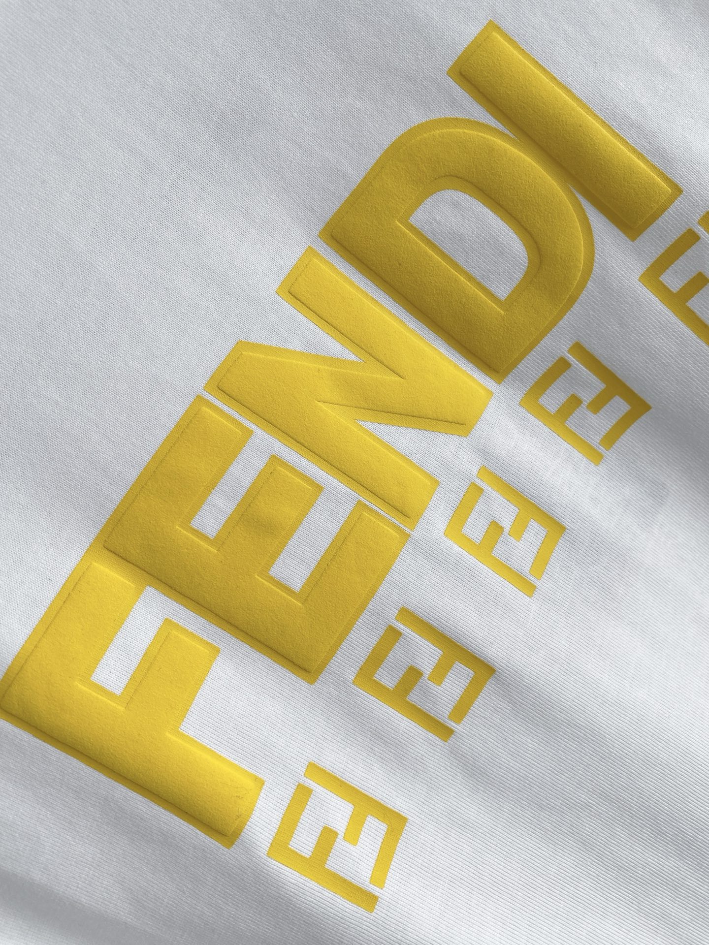 Fendi 芬迪 2026ss 春夏新款首发专柜最新款短袖圆领T恤 高端订制 设计前卫时尚！品牌logo