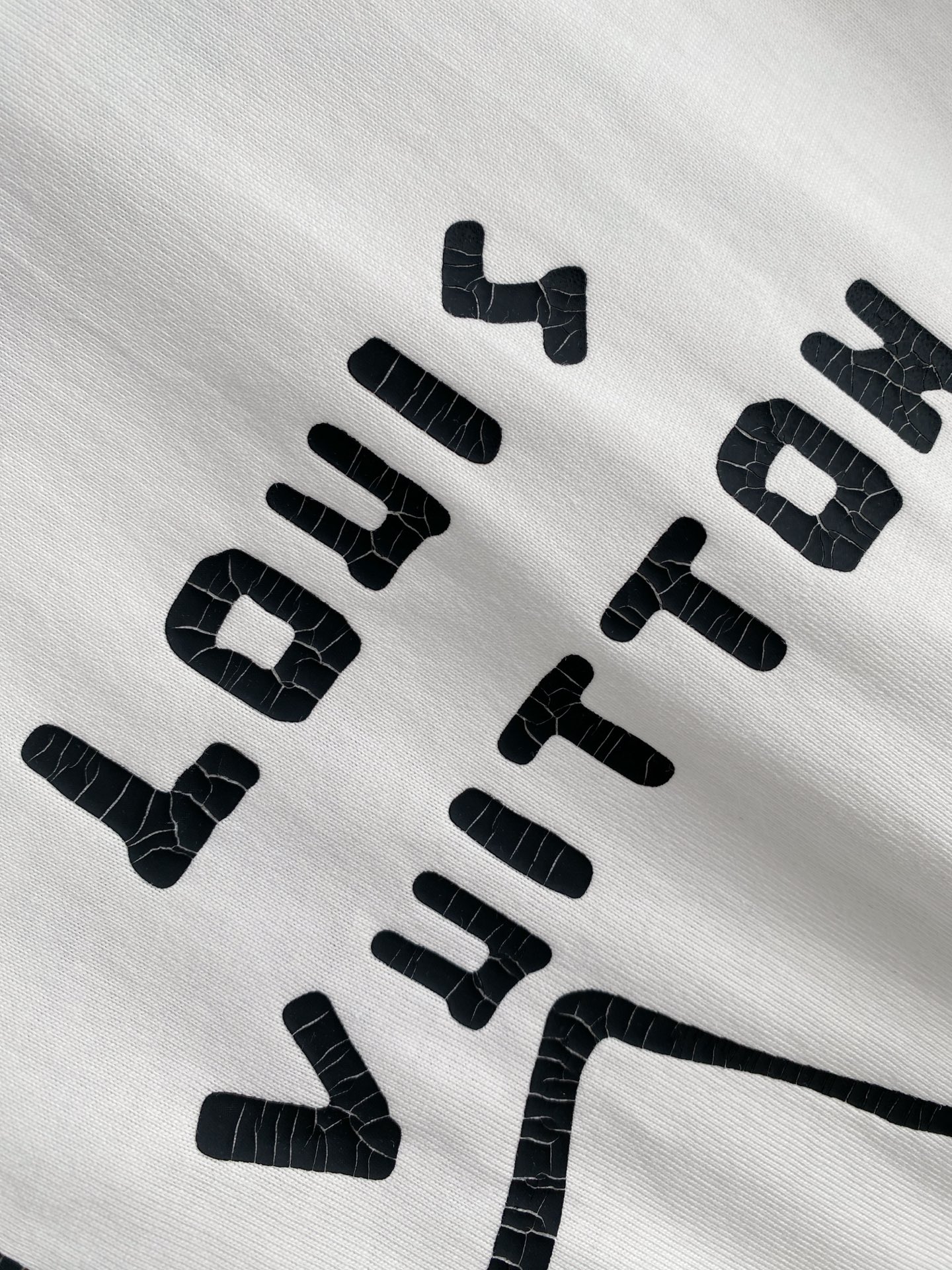 LV 2026ss 春夏新款首发专柜最新款短袖圆领T恤 高端订制 设计前卫时尚！品牌logo重工艺设计 