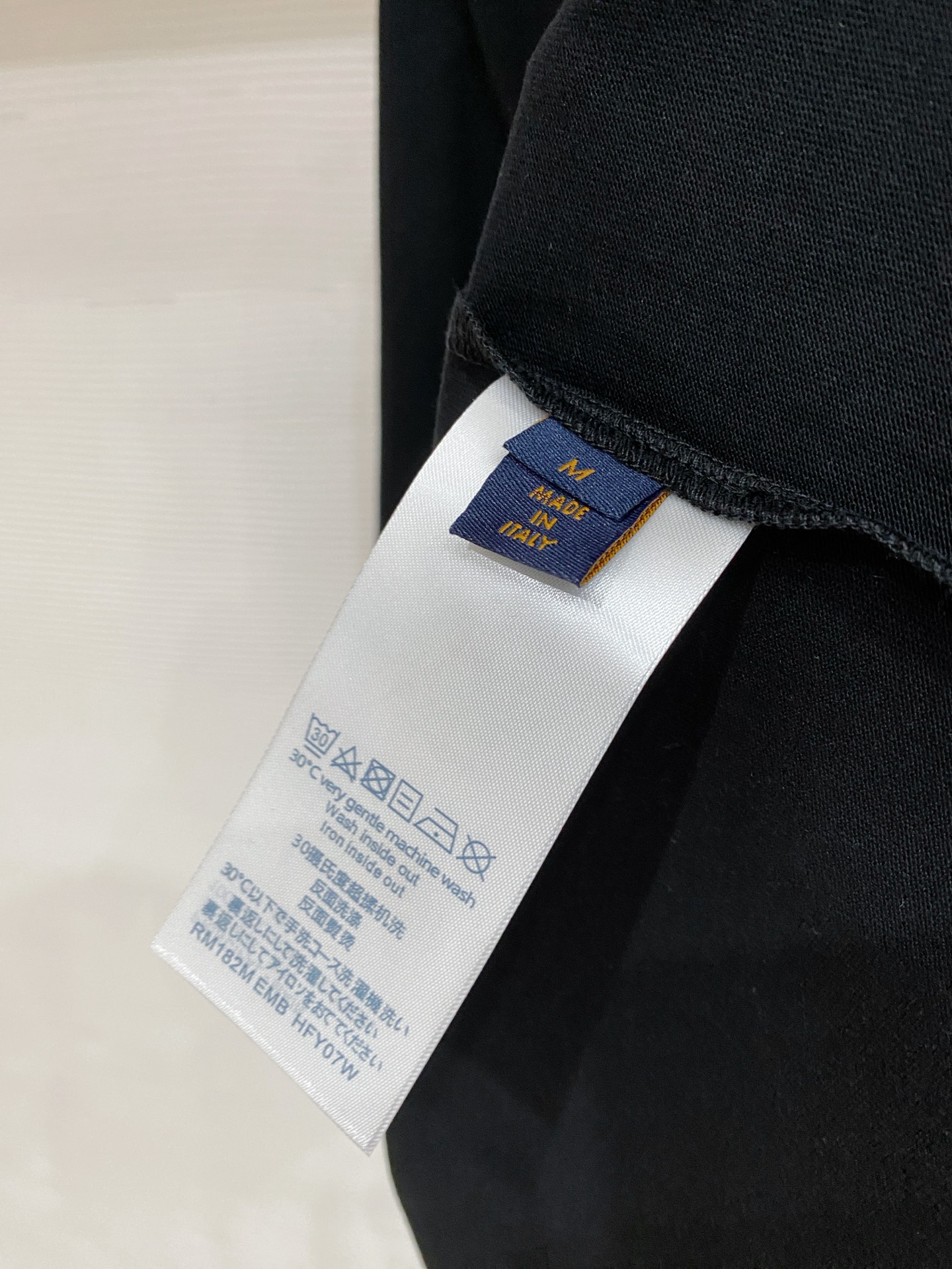 LV 2026ss 春夏新款首发专柜最新款短袖圆领T恤 高端订制 设计前卫时尚！品牌logo重工艺设计 