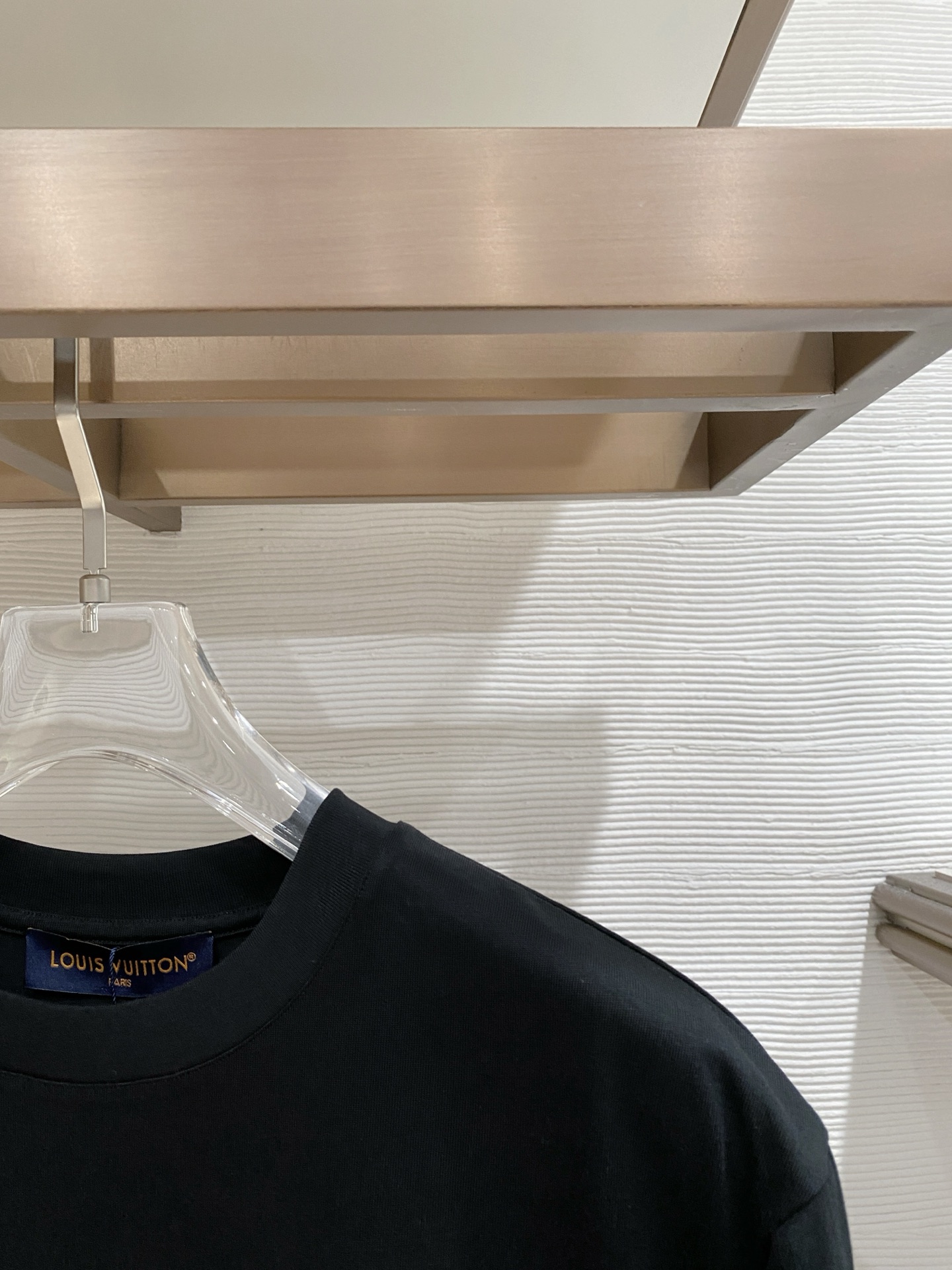 LV 2026ss 春夏新款首发专柜最新款短袖圆领T恤 高端订制 设计前卫时尚！品牌logo重工艺设计 