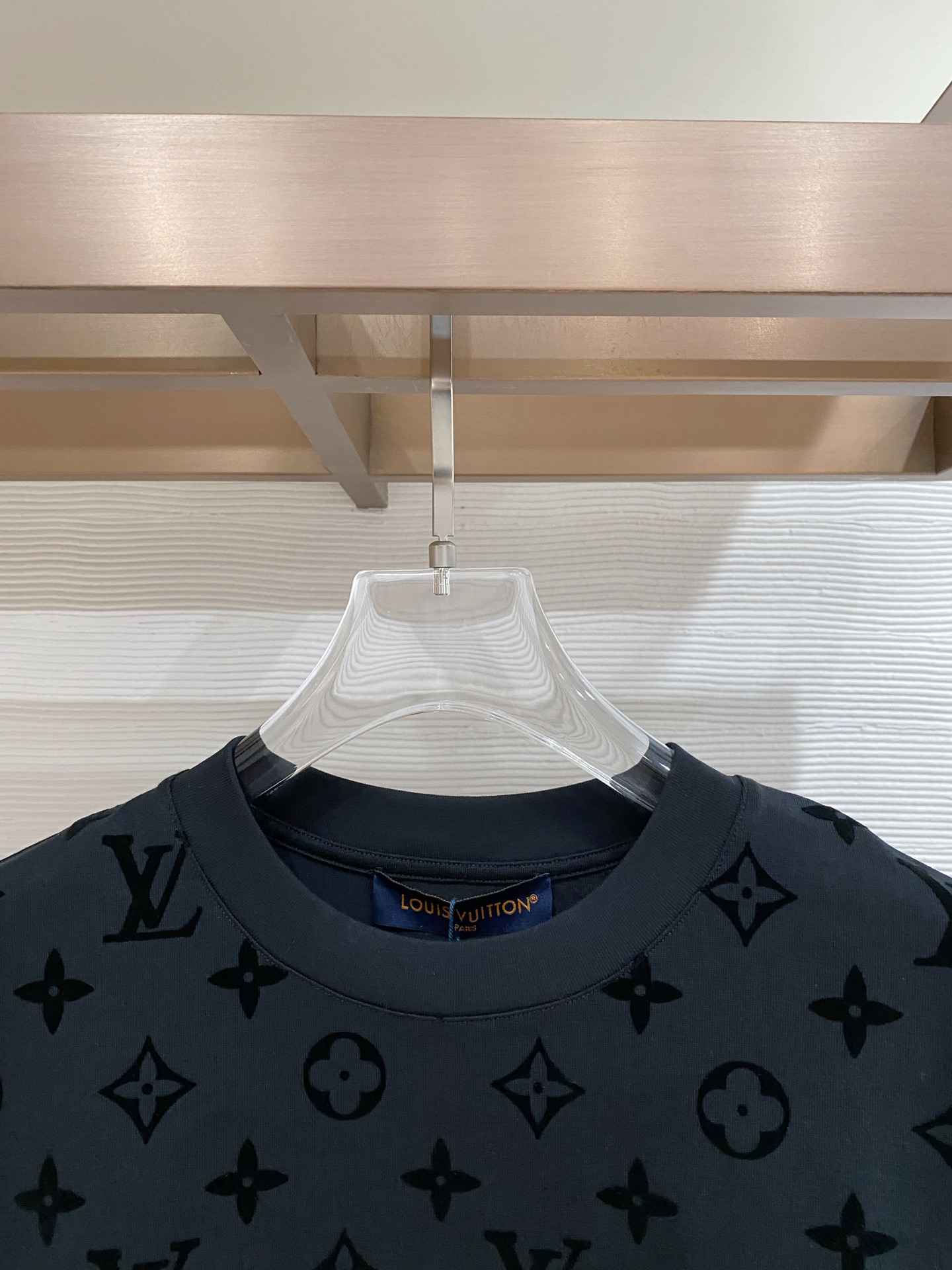 LV 2026ss 春夏新款首发专柜最新款短袖圆领T恤 高端订制 设计前卫时尚！品牌logo重工艺设计 