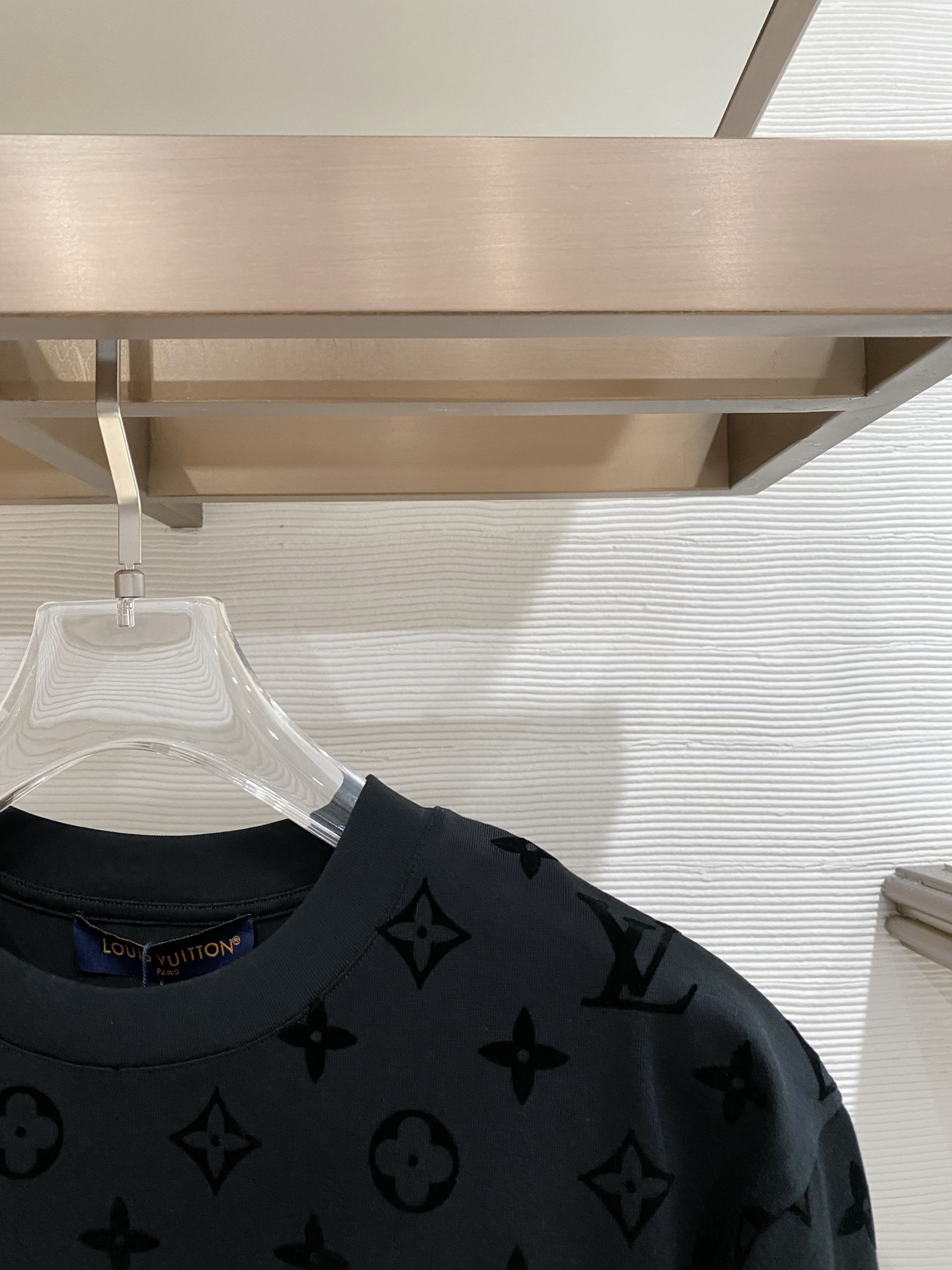 LV 2026ss 春夏新款首发专柜最新款短袖圆领T恤 高端订制 设计前卫时尚！品牌logo重工艺设计 